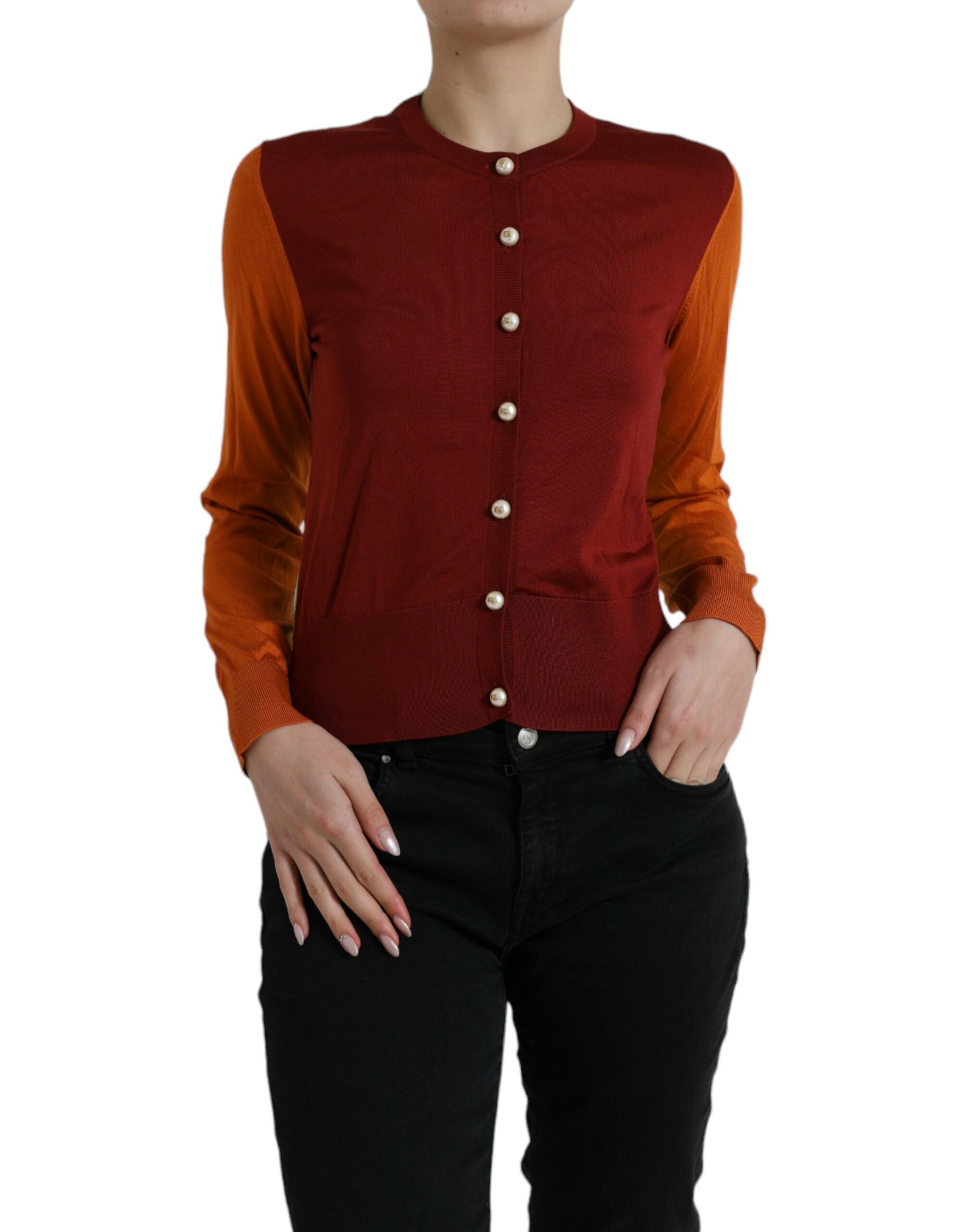 Pull en laine Dolce & Gabbana multicolore, col rond, en soie avec motif coloré et détails élégants visible sur l'image.