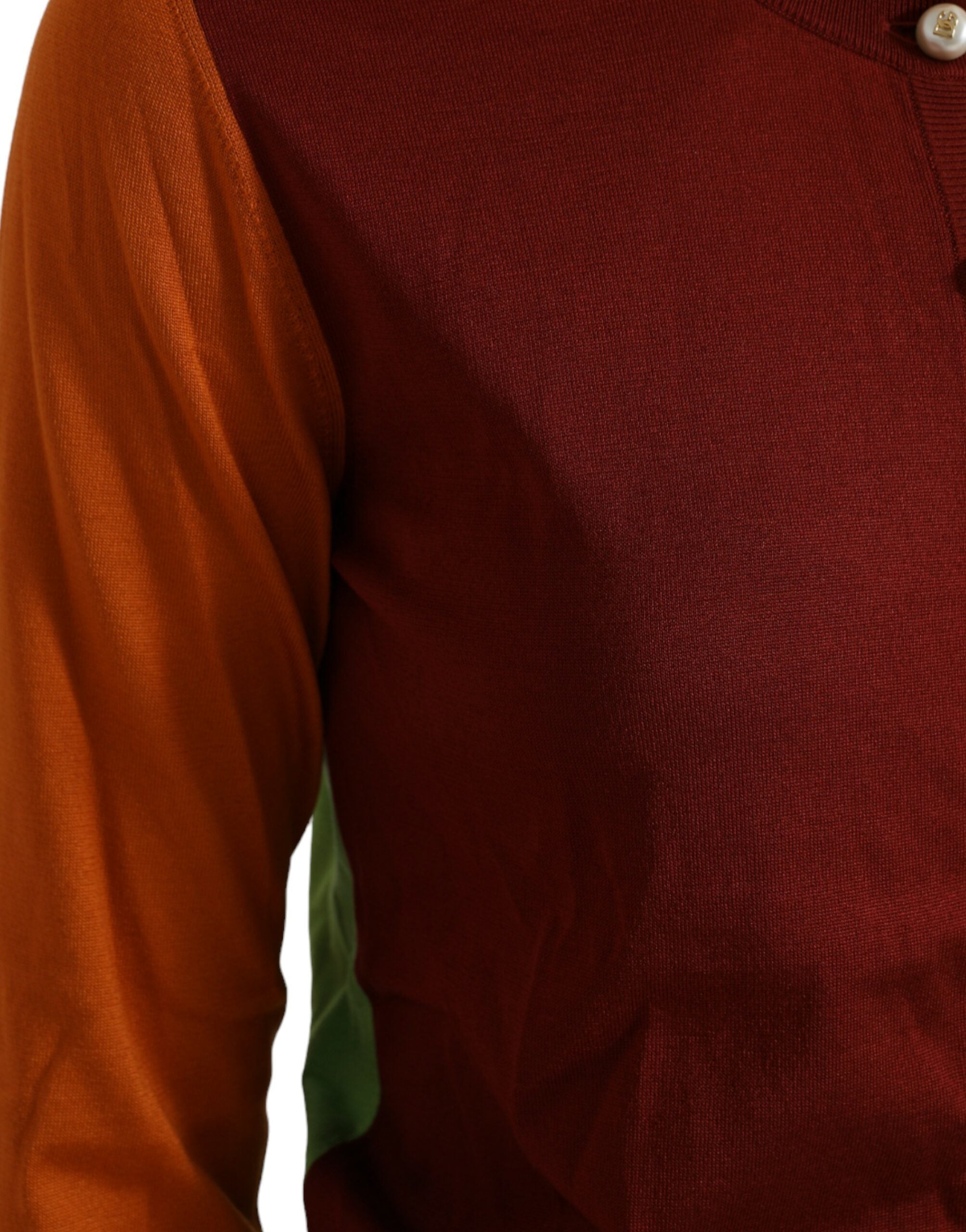 Pull Dolce & Gabbana en soie multicolore avec col ras du cou, détails élégants et finition soignée visible sur l'image.