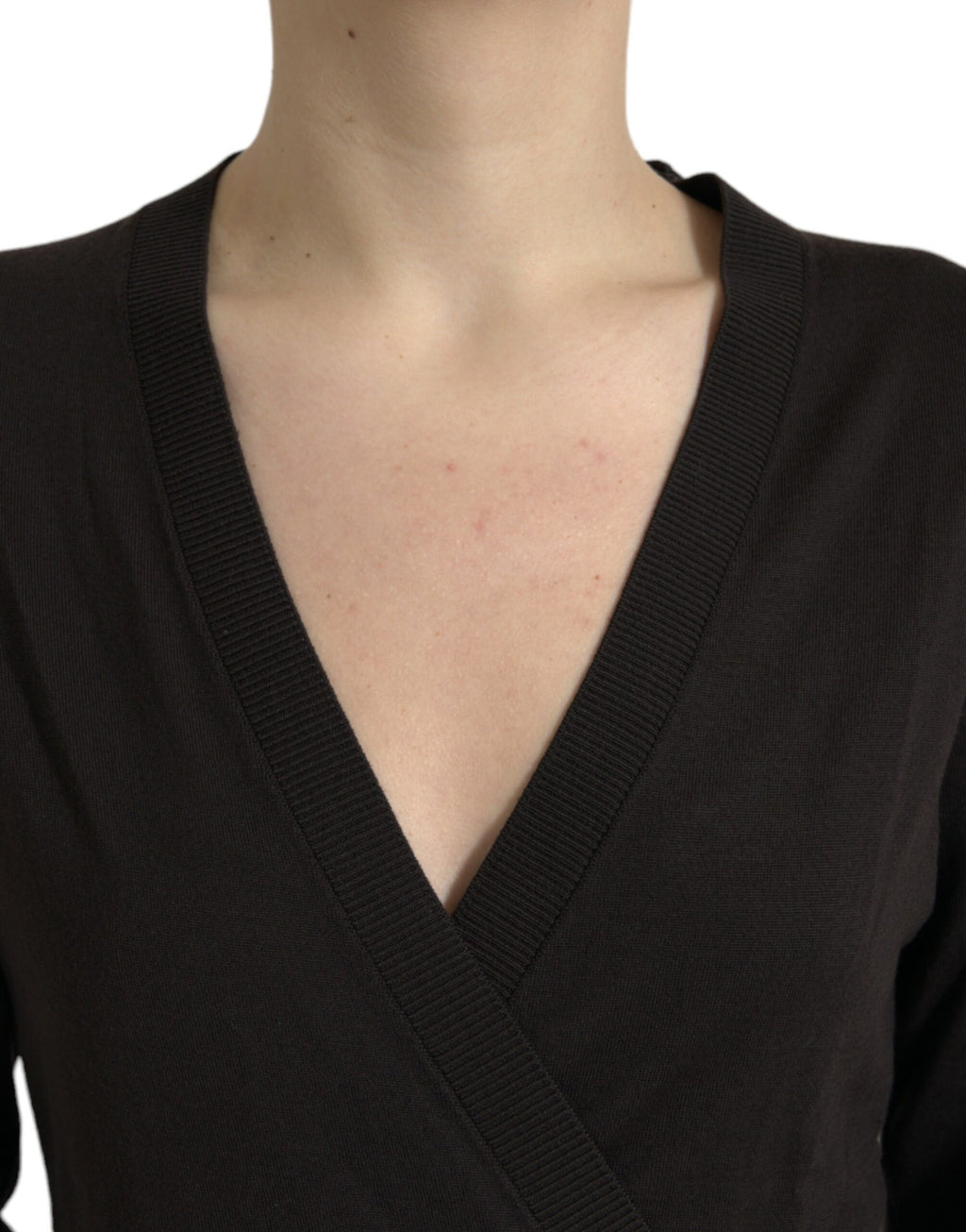 Pull en laine noir Dolce & Gabbana à col en V et motif croisé, style cardigan élégant pour homme.