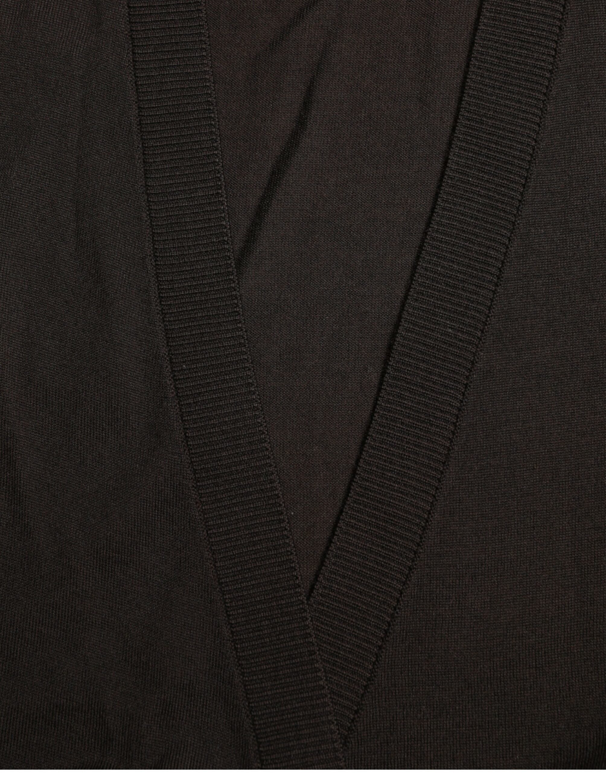 Pull cardigan Dolce & Gabbana en laine noire avec col en V croisé, porté sur un mannequin.
