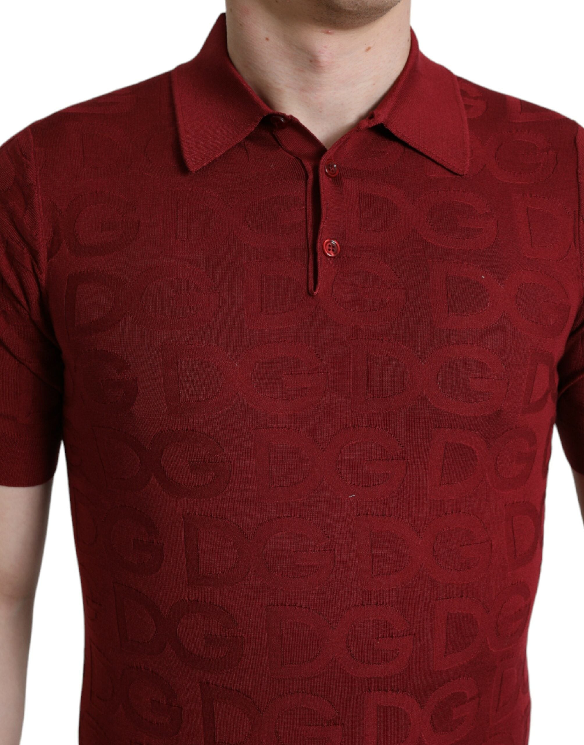 T-shirt en soie bordeaux à col avec manches courtes de Dolce & Gabbana, élégant et tendance.