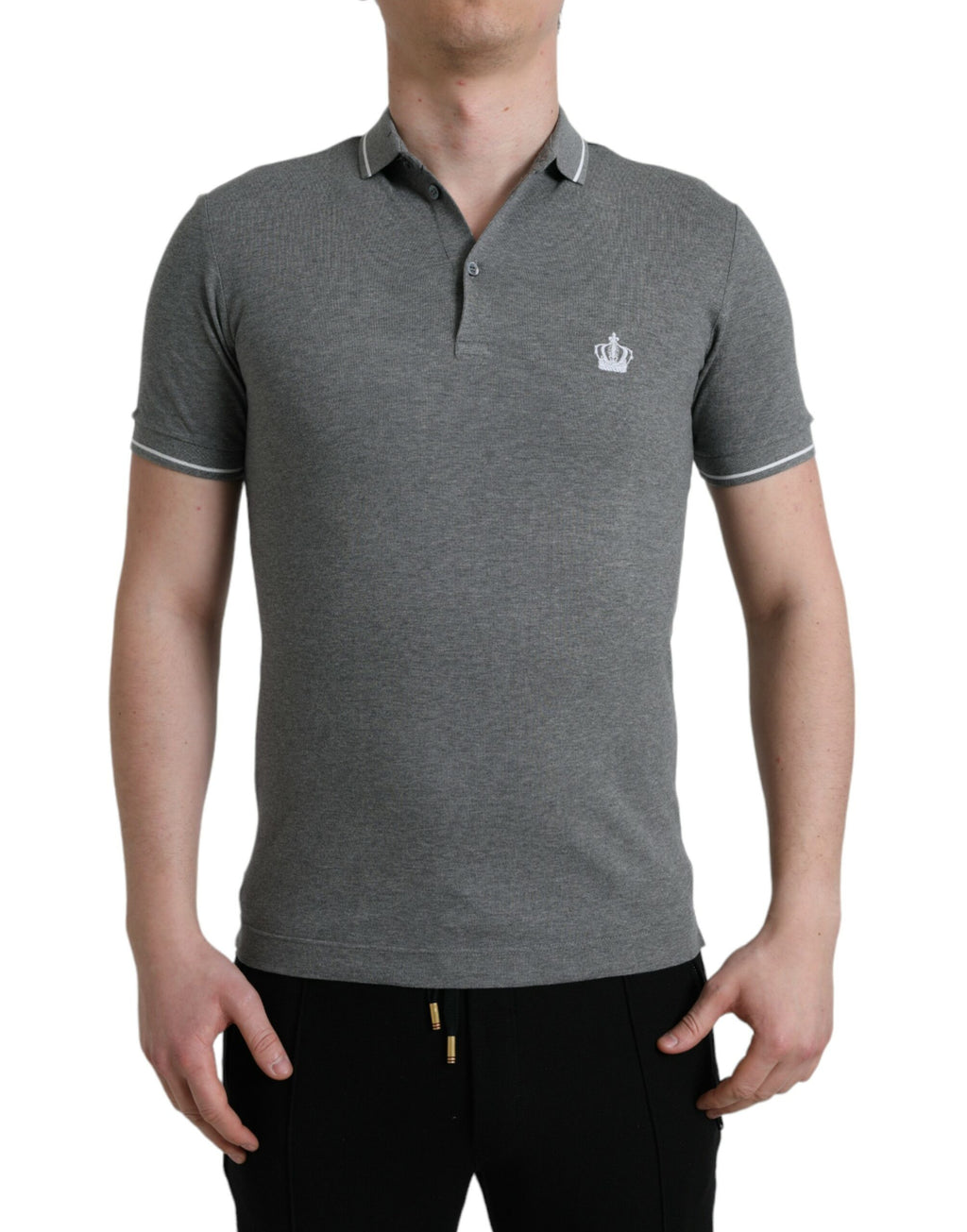 T-shirt à col avec manches courtes Dolce & Gabbana gris, design élégant avec logo sur la poitrine.