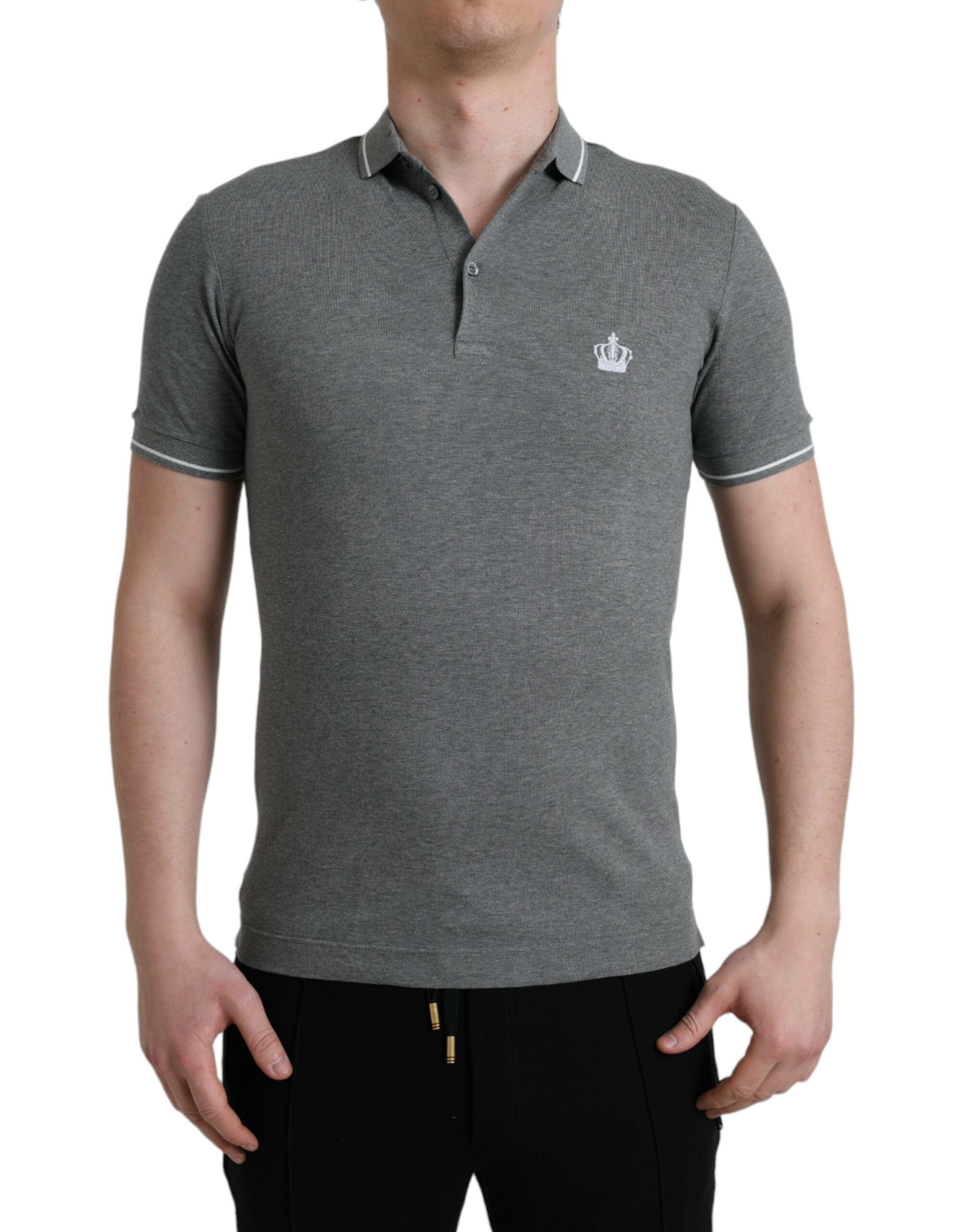 T-shirt à col avec manches courtes Dolce & Gabbana gris, design élégant avec logo sur la poitrine.