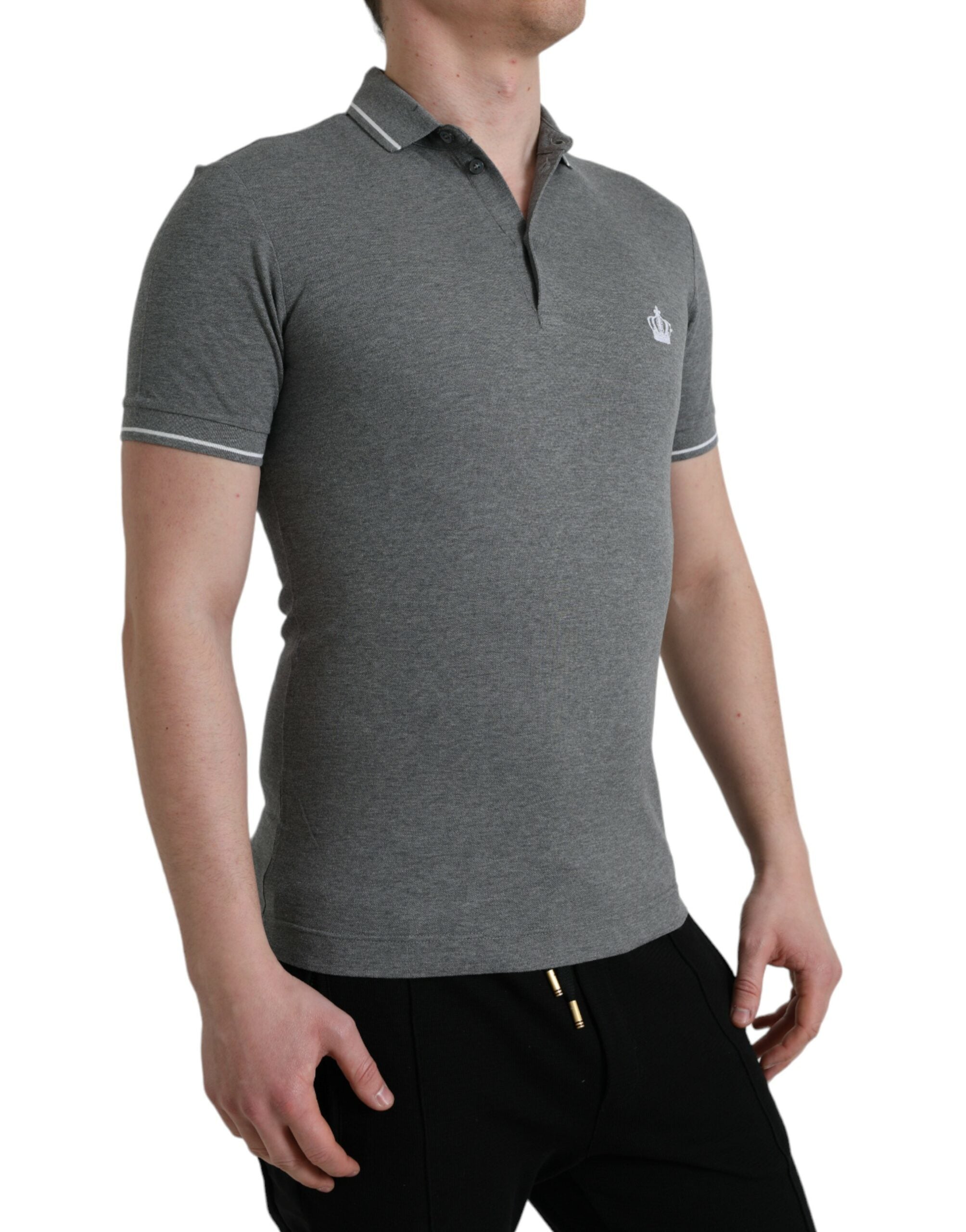 T-shirt à col en gris de Dolce & Gabbana avec manches courtes et design couronne, en coton, mode homme élégante.