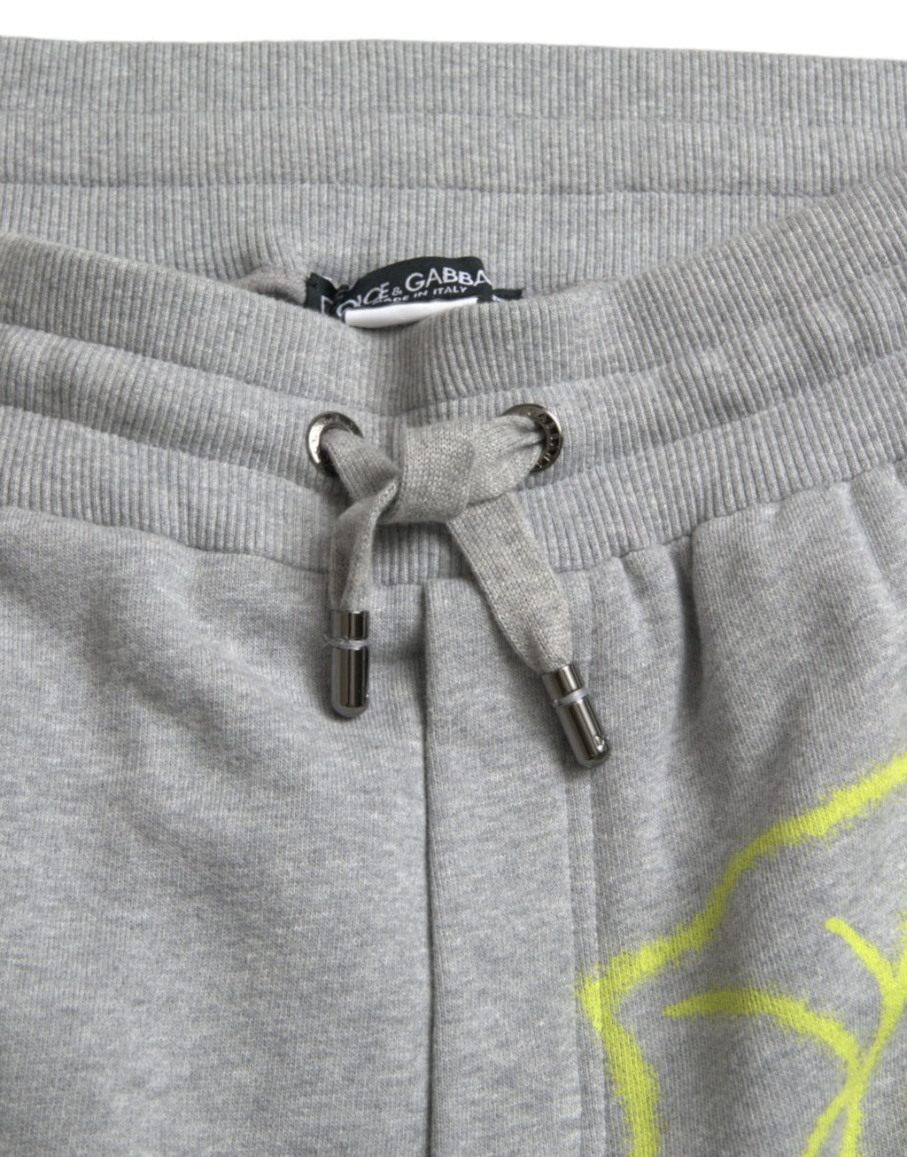 Pantalon jogger Dolce & Gabbana en coton gris avec motif graffiti, style décontracté et confortable.