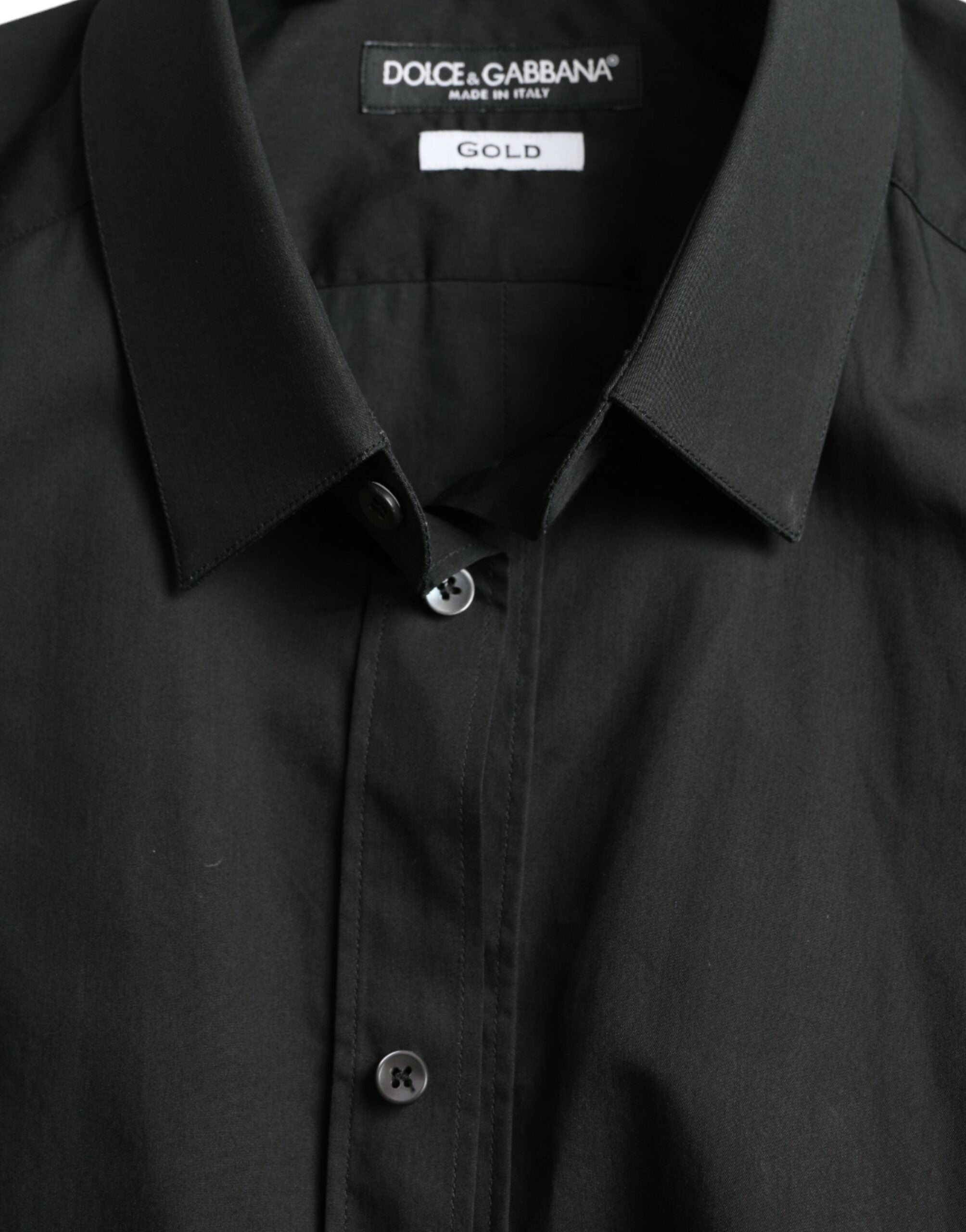 Chemise formelle en coton et soie noire Dolce & Gabbana avec détails en or, vue de face.