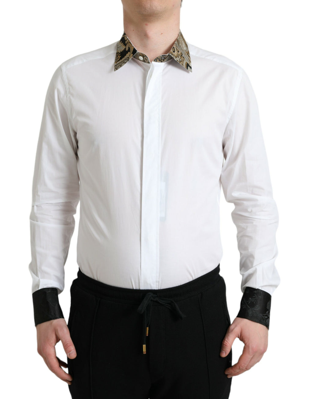 Chemise formelle blanche en coton jacquard Dolce & Gabbana avec détails dorés, tissu élégant et sophistiqué.