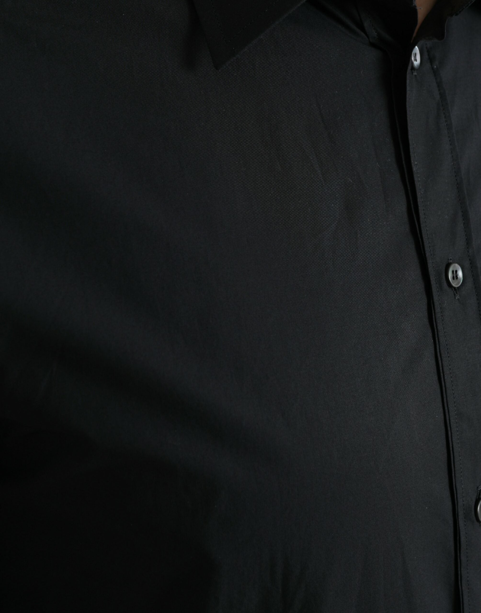 Chemise noire en coton Dolce & Gabbana pour homme, chemise de costume formelle avec détails dorés.