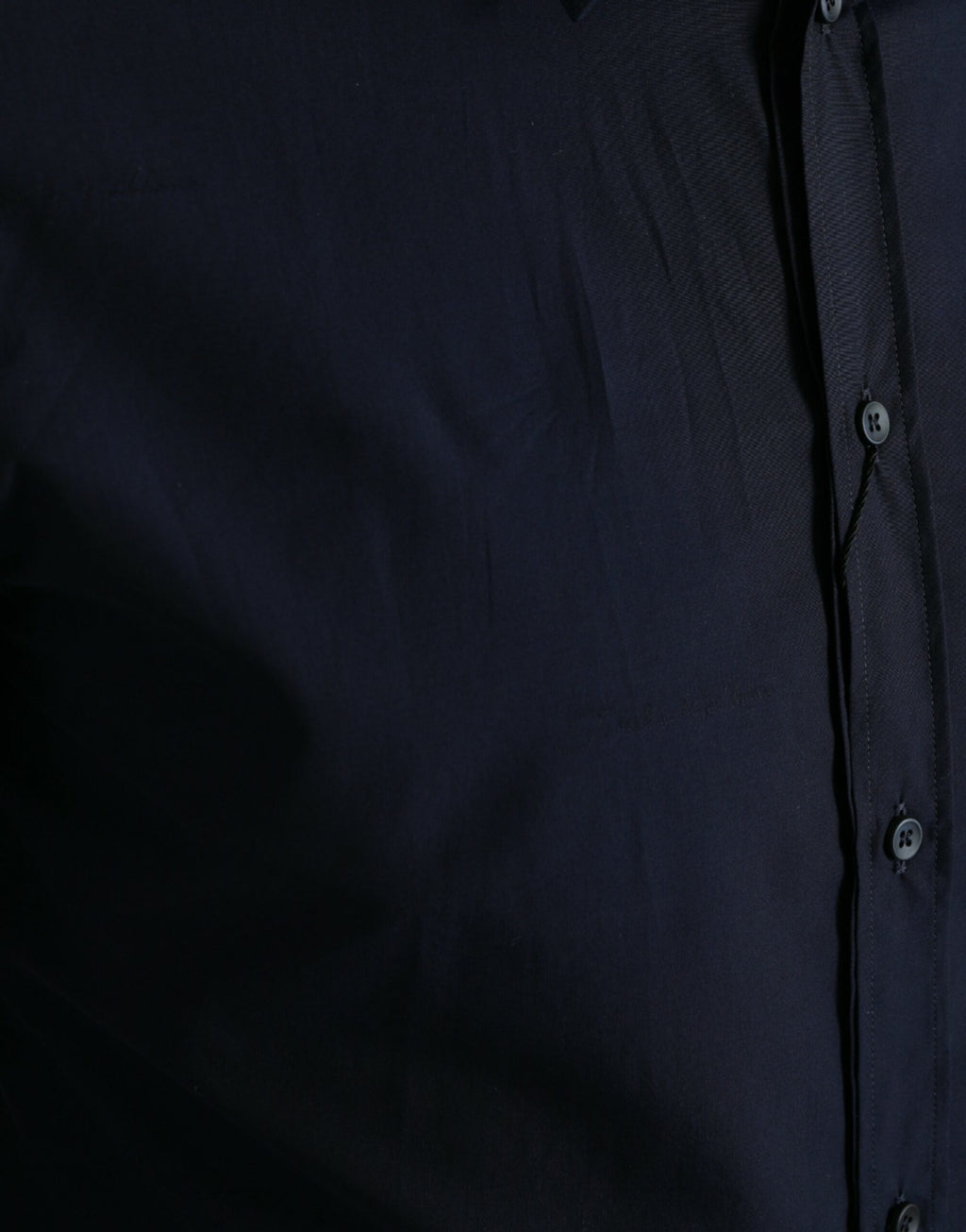 Chemise formelle Slim Fit bleu marine Dolce & Gabbana avec détails dorés, parfaite pour occasions élégantes.