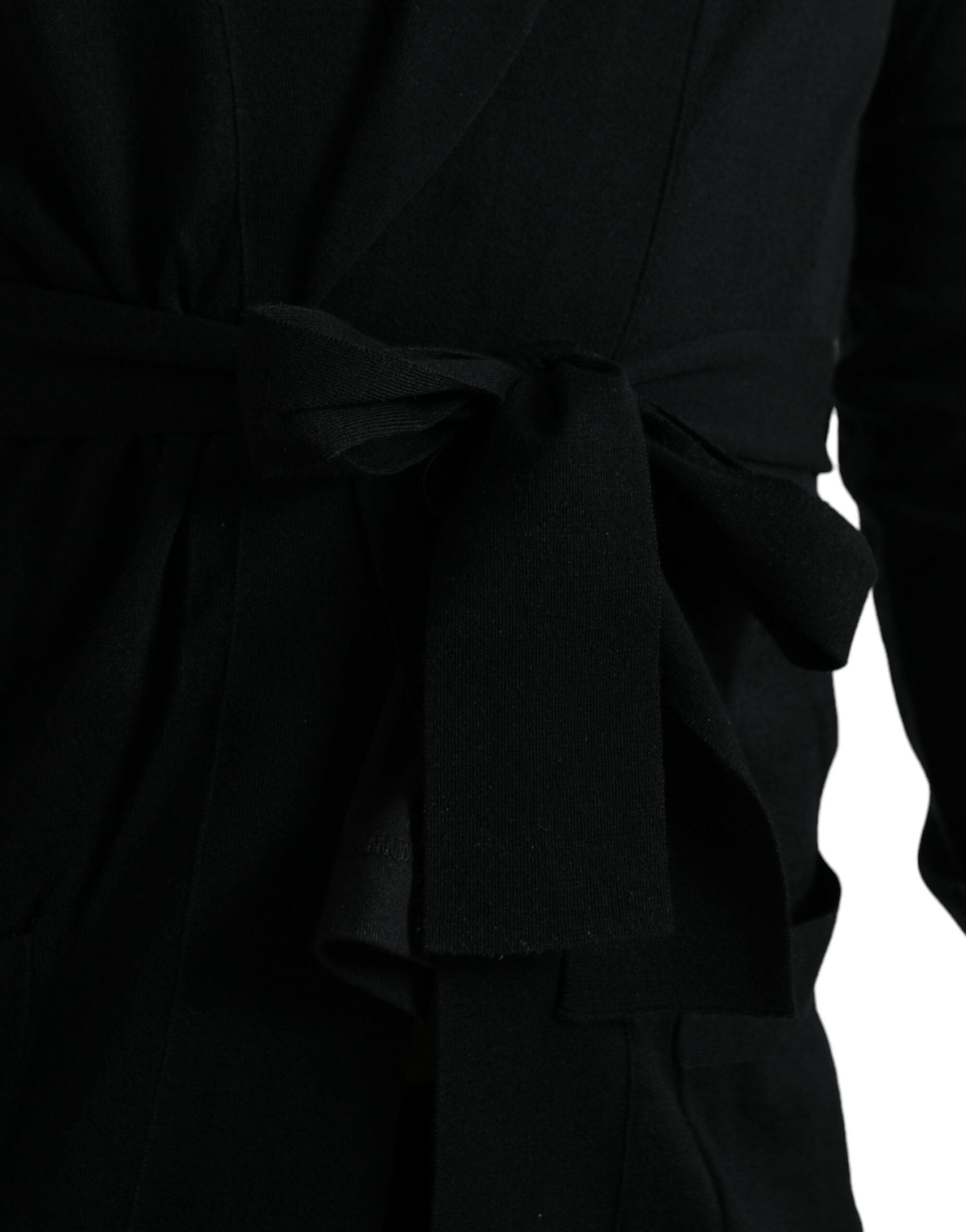 Robe longue noire en cachemire Dolce & Gabbana avec ceinture, manches longues et coupe élégante.