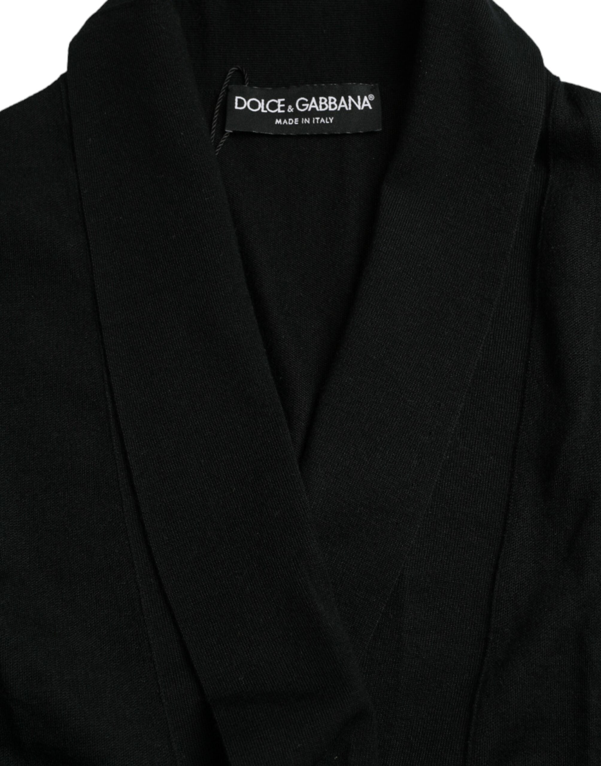 Robe longue en cachemire noir Dolce & Gabbana avec ceinture, manches longues et style enveloppant élégant.