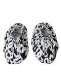 Chaussures plates en nylon blanc Dolce & Gabbana avec logo imprimé, slip-on, style élégant et confortable.