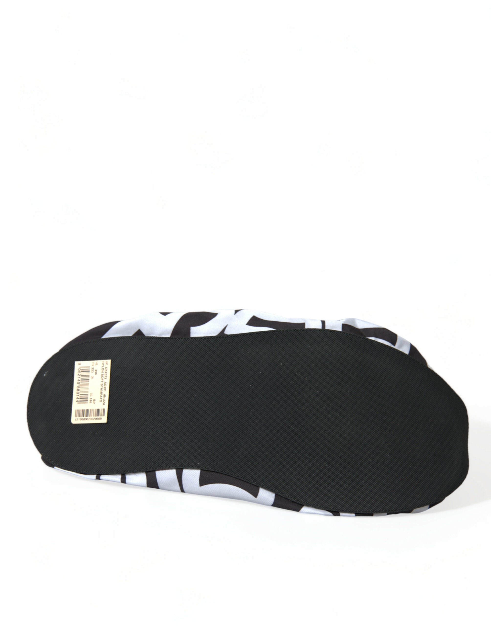 Chaussures plates en nylon blanc Dolce & Gabbana avec logo imprimé, slip-on, style élégant et confortable.