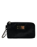 Pochette porte-clés en nylon noir Dolce & Gabbana avec logo, plaque en métal et design compact, destiné à contenir clés ou petits objets.