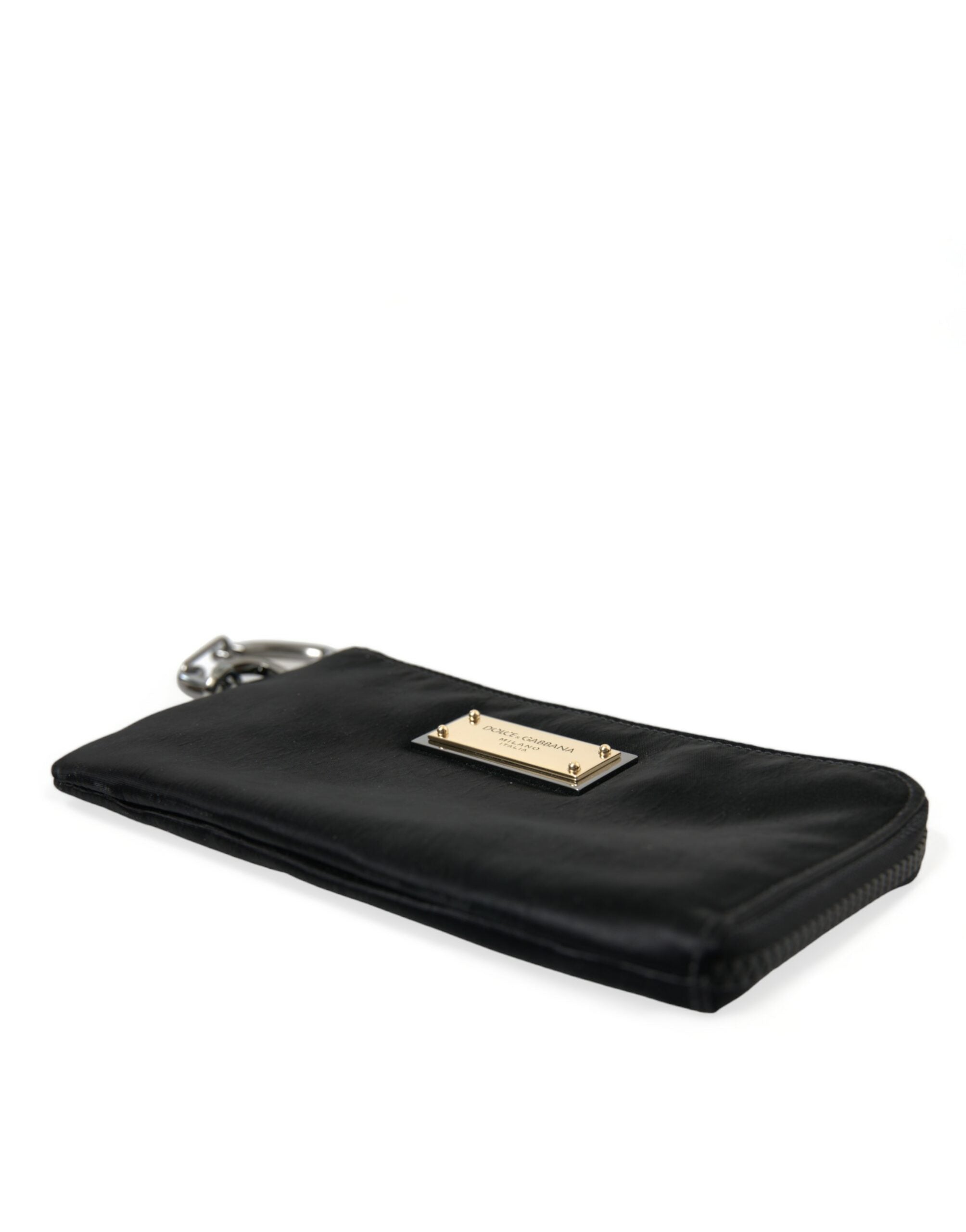 Pochette Dolce & Gabbana en nylon noir avec logo, porte-clés et bracelet, sac clutch élégant et pratique.