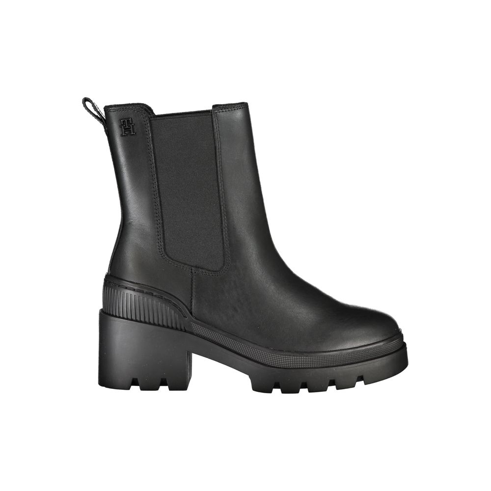Bottes en polyester noires Tommy Hilfiger pour femme, style élégant et moderne, vue de face avec détails du design