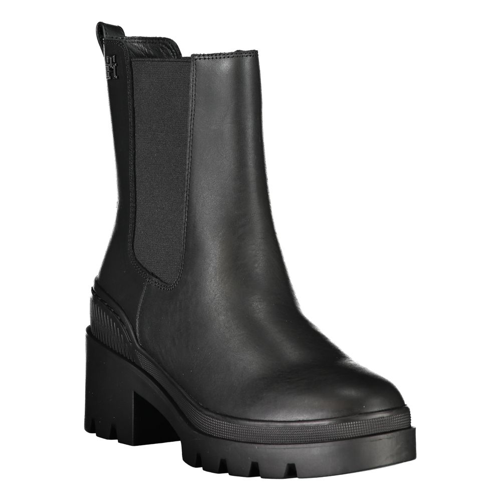 Bottes en polyester noires Tommy Hilfiger, style élégant et durable, visibles sur cette image.
