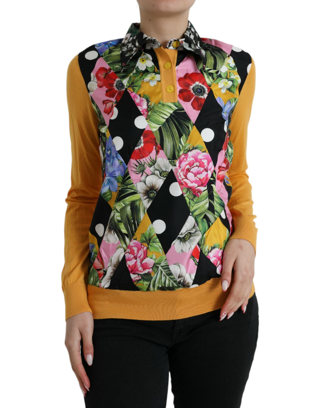 Pull Dolce & Gabbana en cachemire à patchwork multicolore avec col Henley, visible sur l'image.