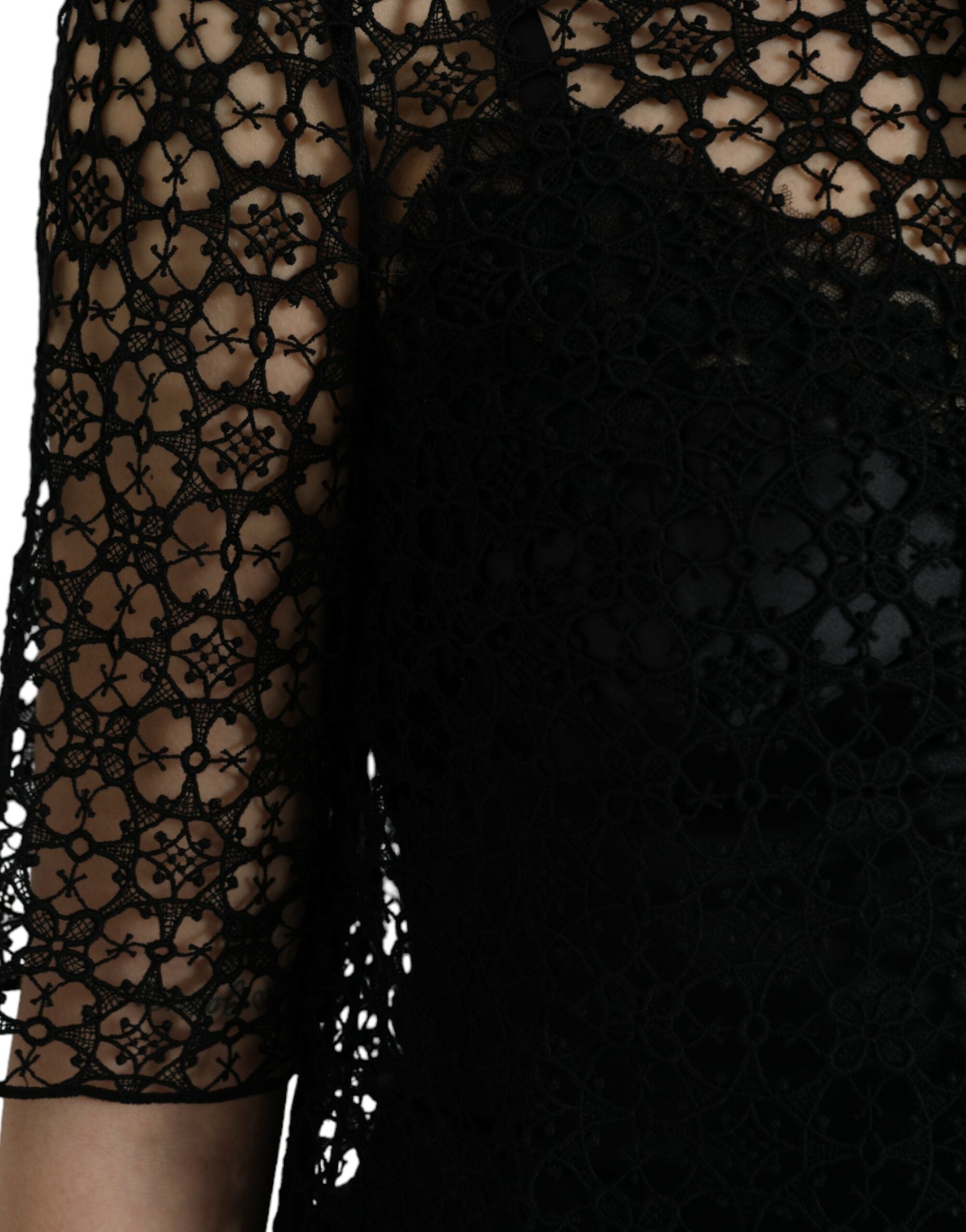 Blouse Dolce & Gabbana noire à manches courtes avec broderie florale en dentelle, style élégant et féminin.