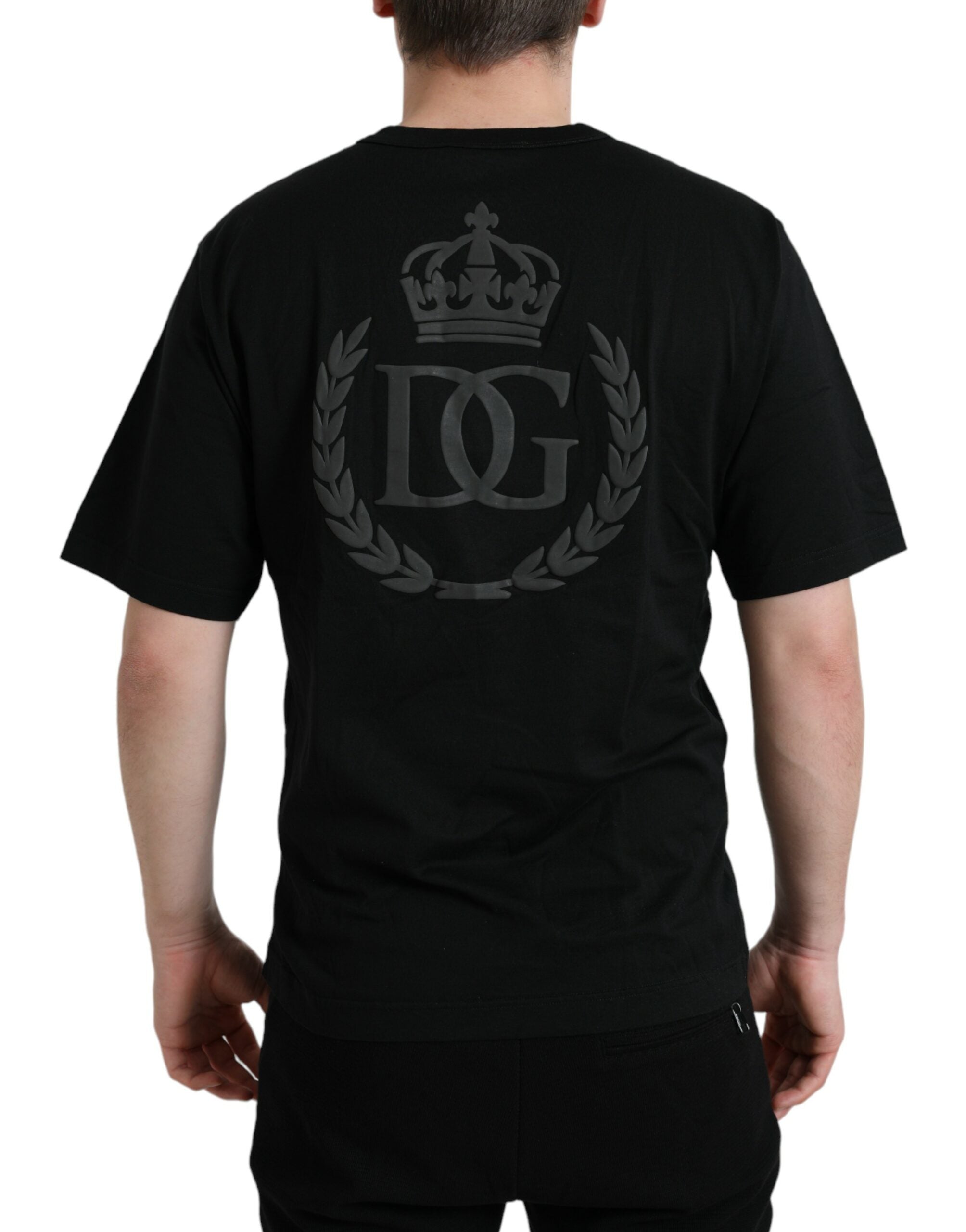 T-shirt noir Dolce & Gabbana à logo embossé, col rond à manches courtes, style décontracté et élégant.