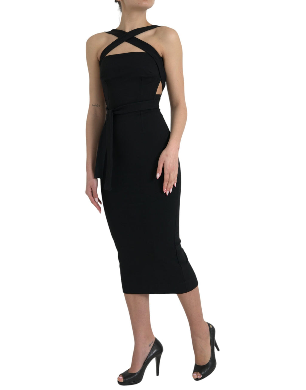 Robe midi noire sans manches à col halter de Dolce & Gabbana, robe ajustée et élégante, vue de face.