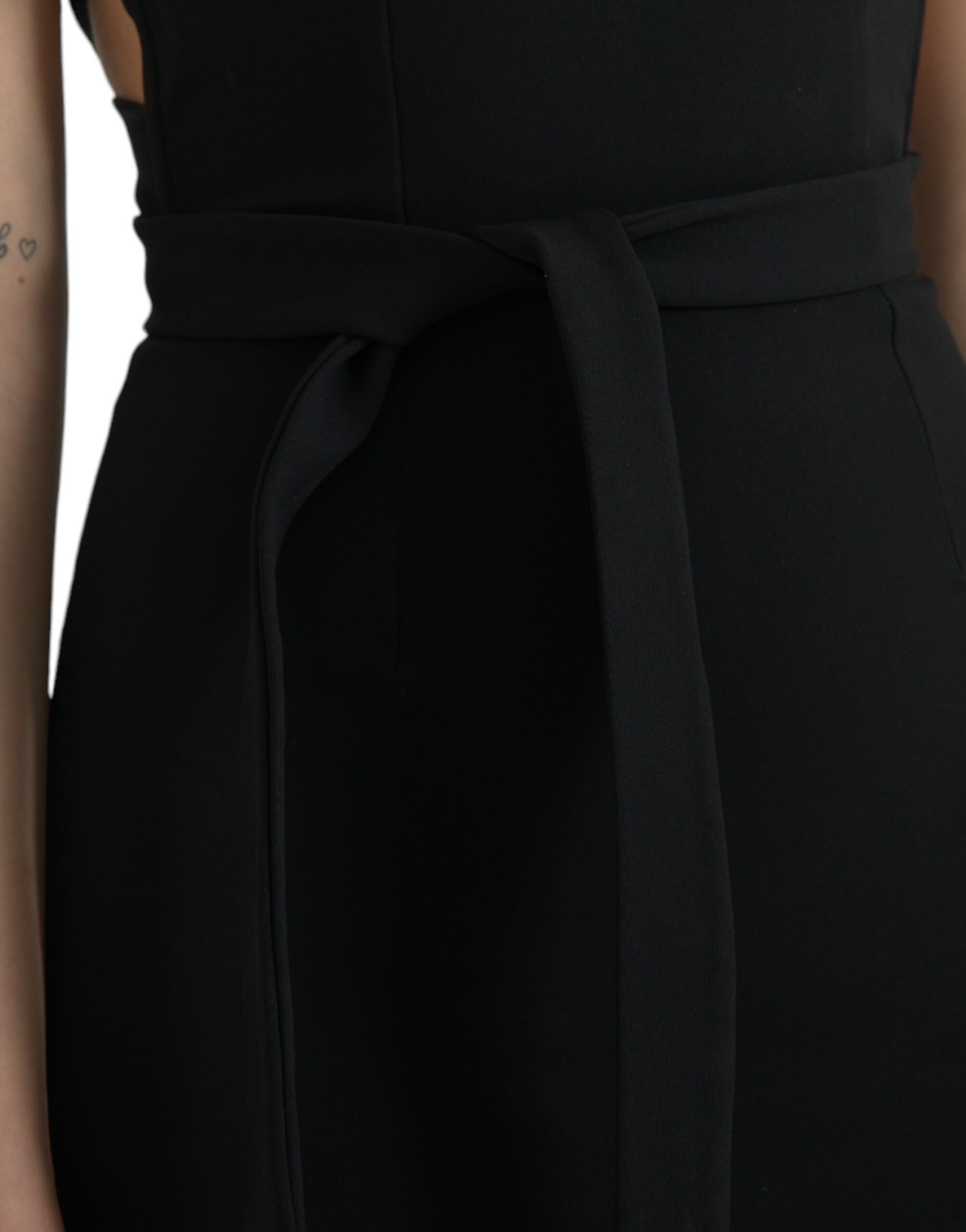 Robe midi noire sans manches à halter de Dolce & Gabbana, coupe ajustée et élégante, idéal pour une occasion spéciale.