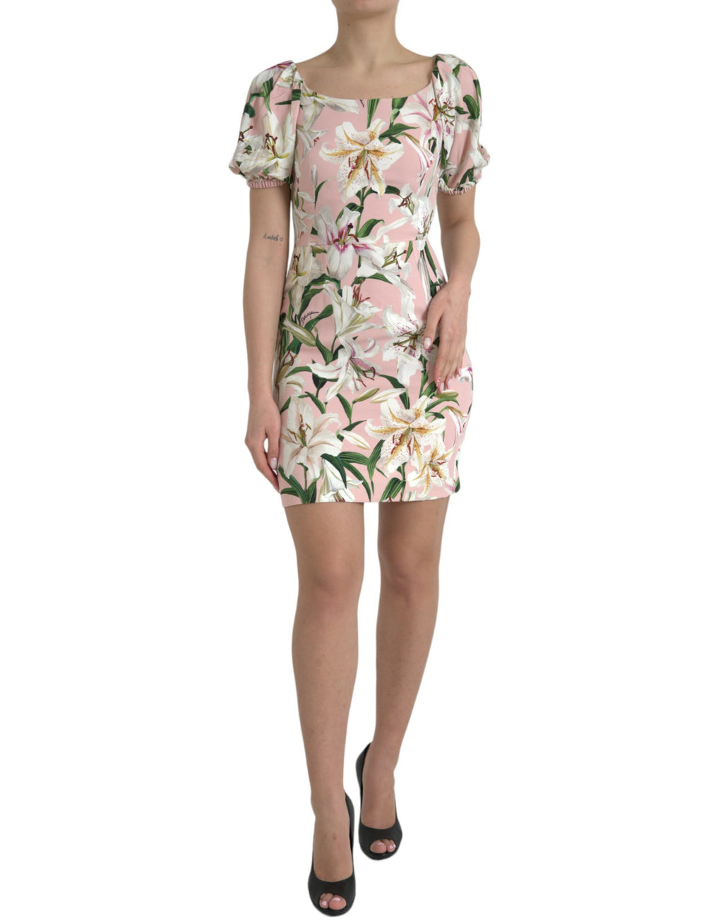 Robe moulante Dolce & Gabbana rose en viscose avec motif floral Lily, coupe courte élégante, détails raffinés.