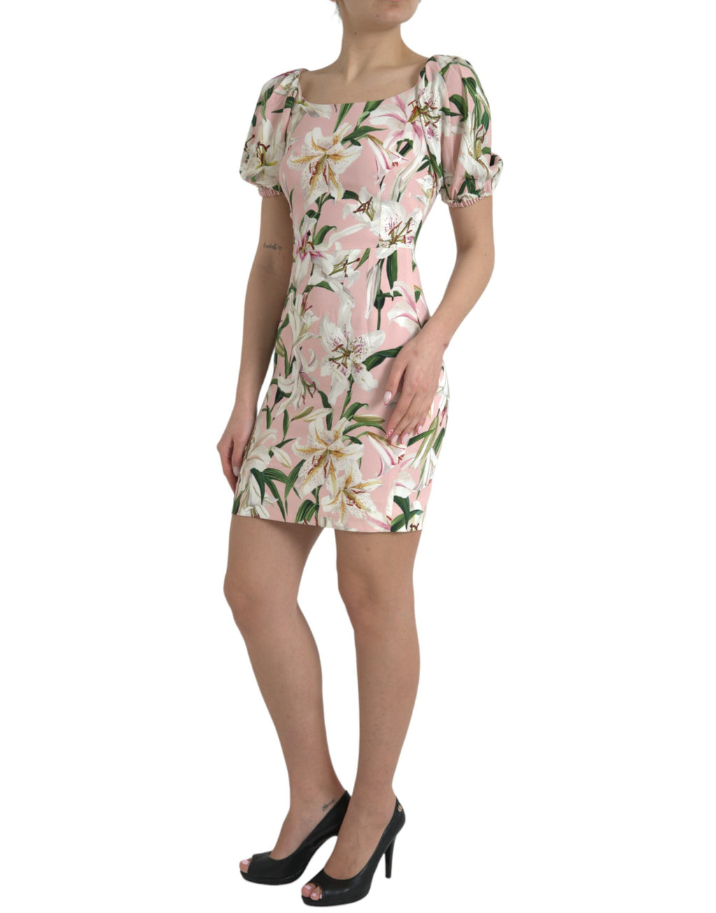 Robe courte Dolce & Gabbana Lily Pink en viscose, coupe ajustée et stretch, avec motif floral rose pâle.