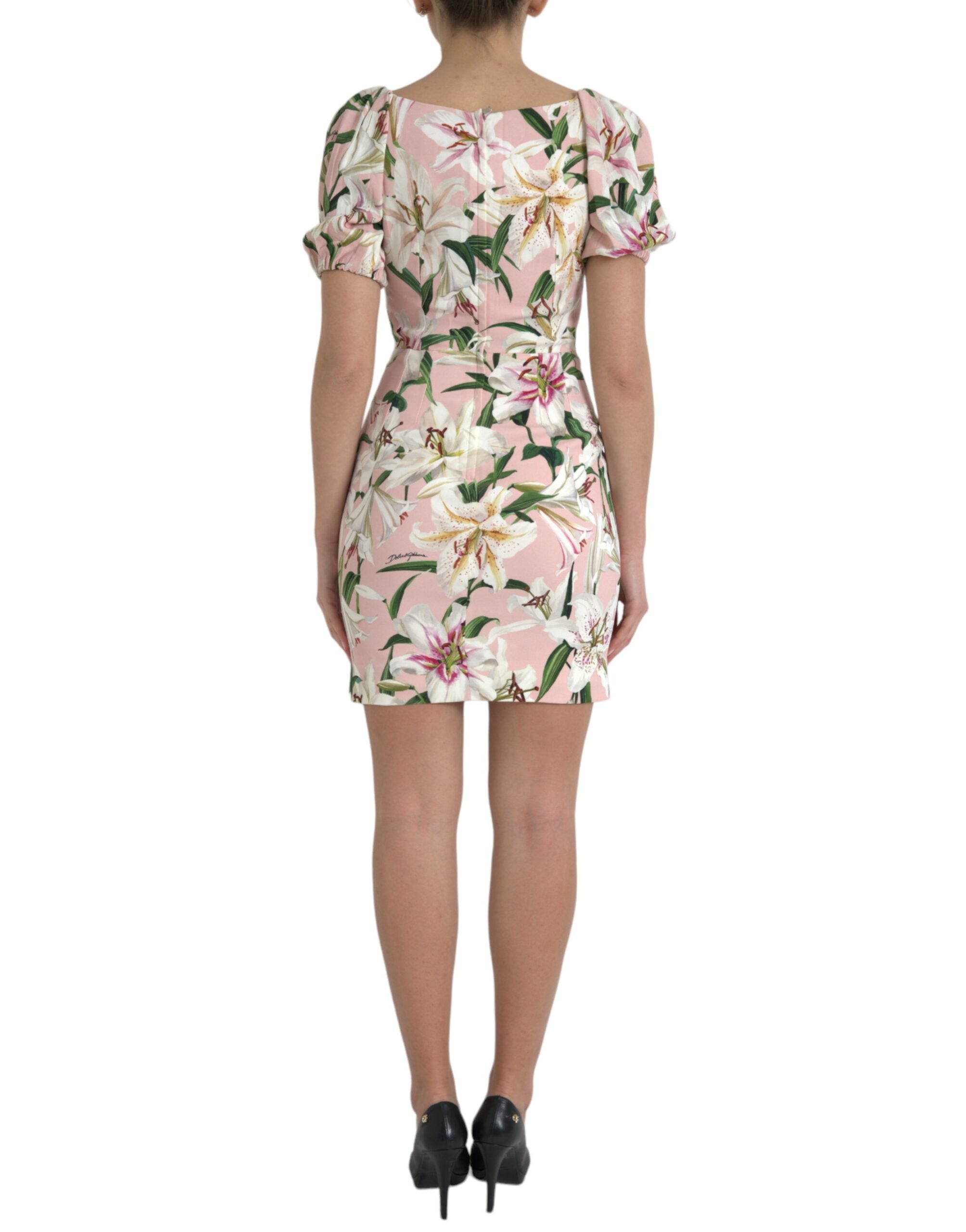 Robe courte en viscose rose avec motif de lys, coupe ajustée, de la marque Dolce & Gabbana.