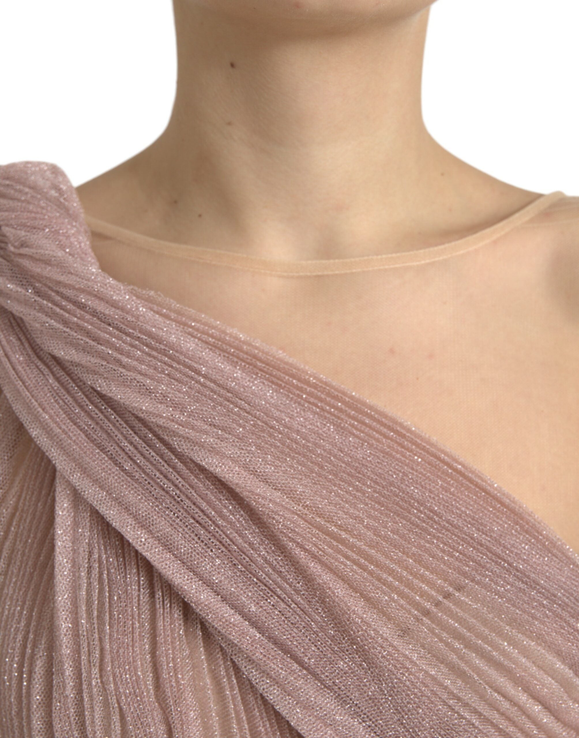 Robe une épaule en tulle lilas clair plissé avec détails en lamé de la marque Dolce & Gabbana, élégante et sophistiquée.