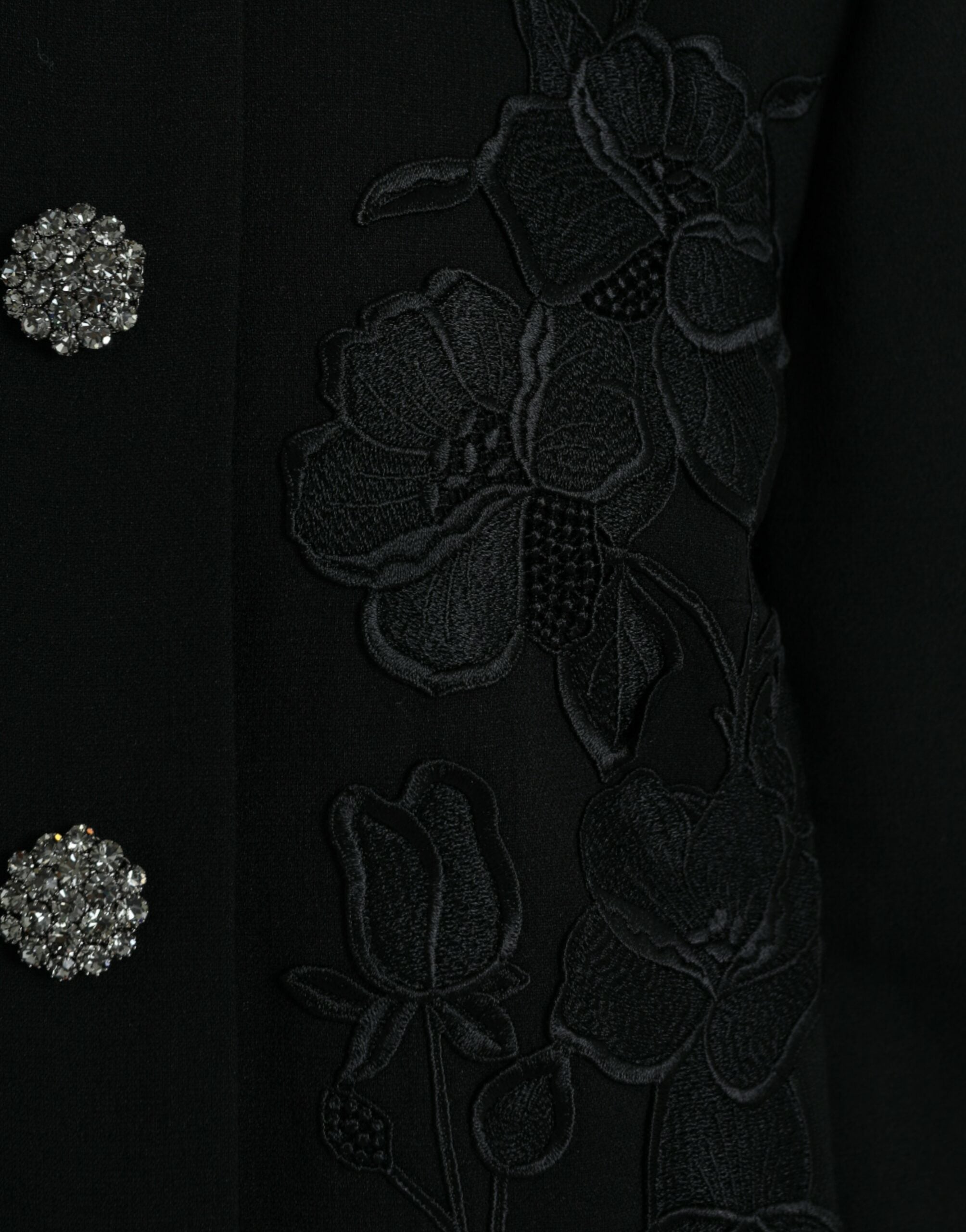Veste en laine noire Dolce & Gabbana avec motifs floraux, boutons décoratifs élégants, style sophistiqué et tendance.