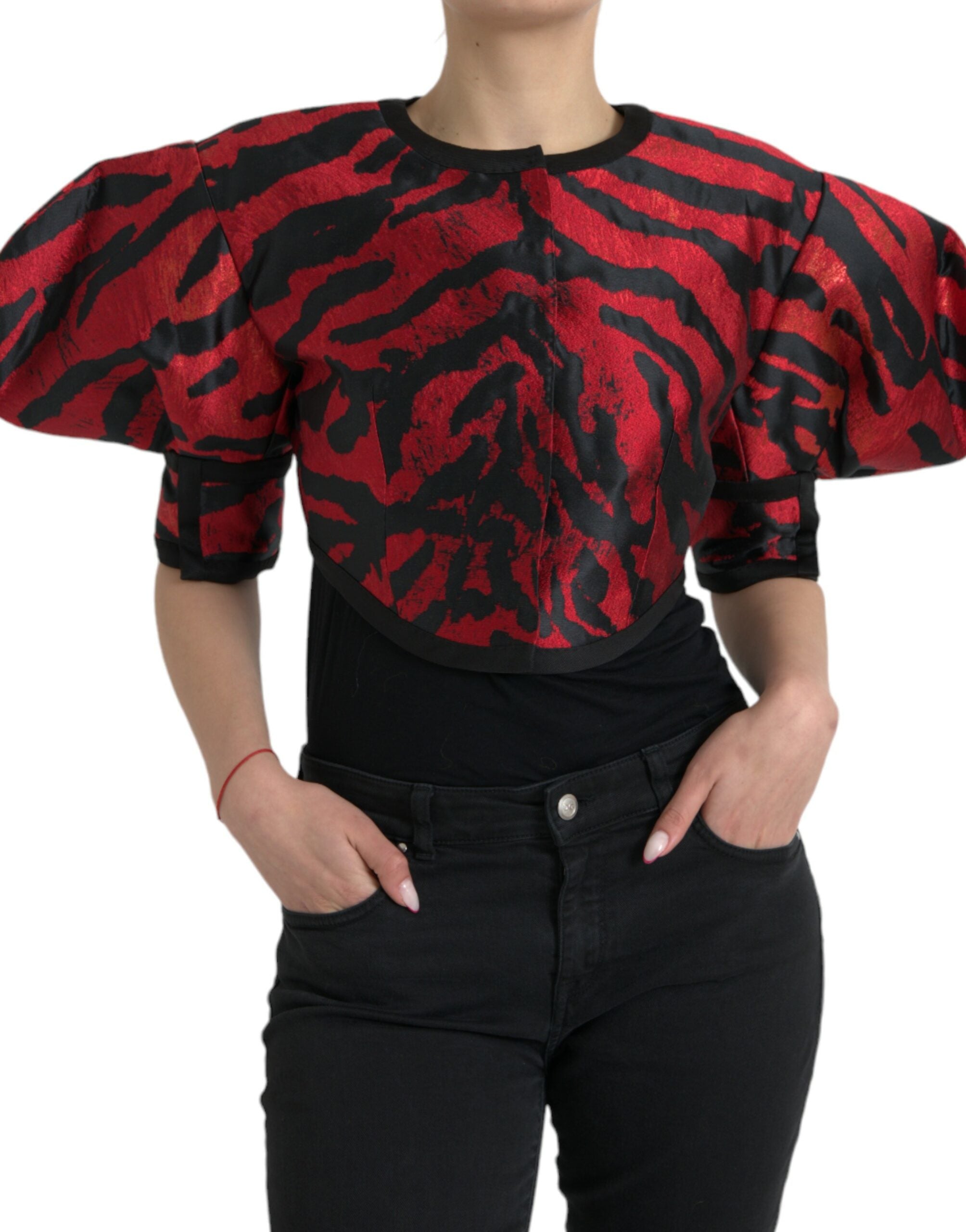 Veste courte Dolce & Gabbana noire et rouge avec motif élégant, manches longues et coupe ajustée.