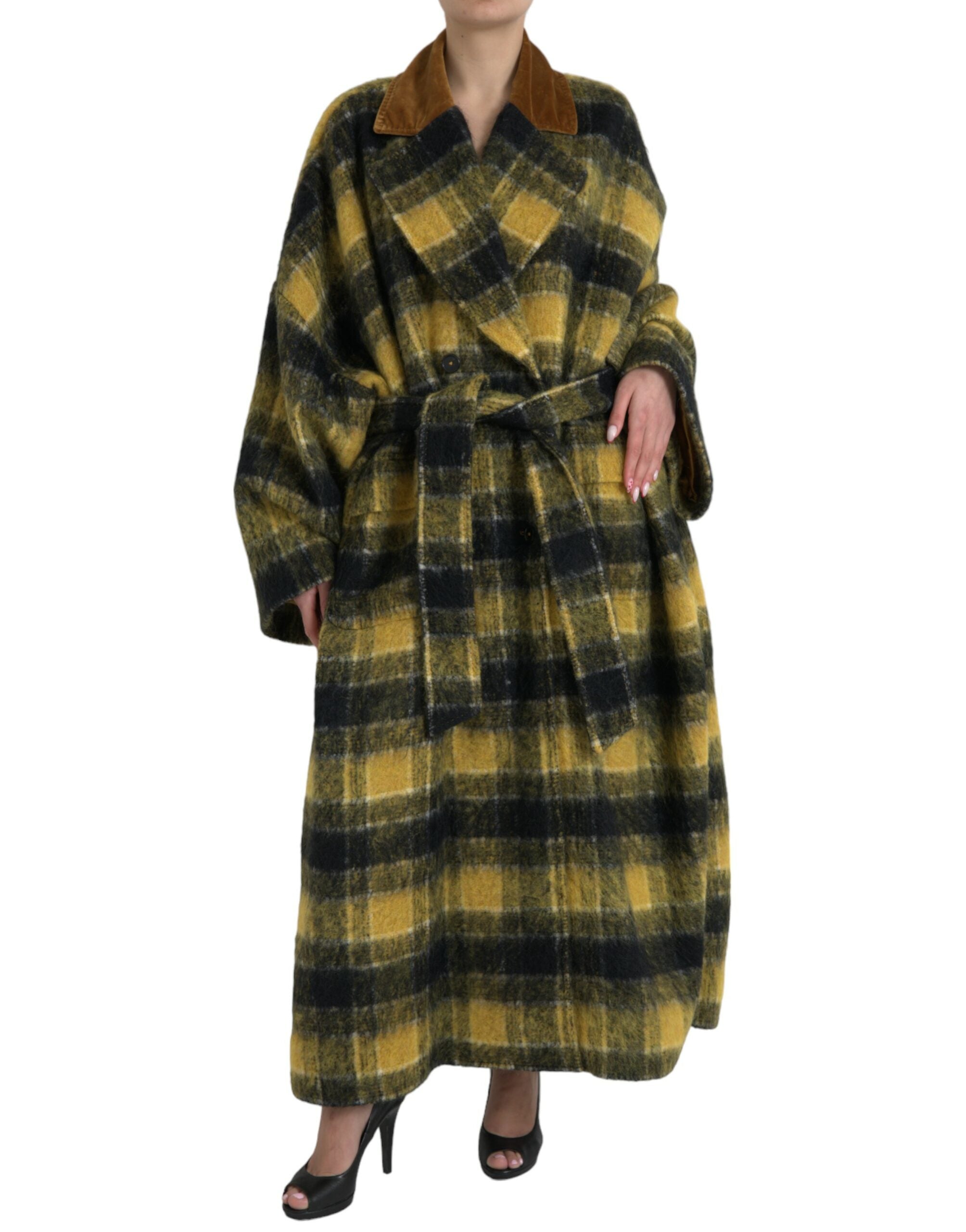 Manteau long à carreaux jaunes de Dolce & Gabbana avec manches longues et col, style élégant et tendance.