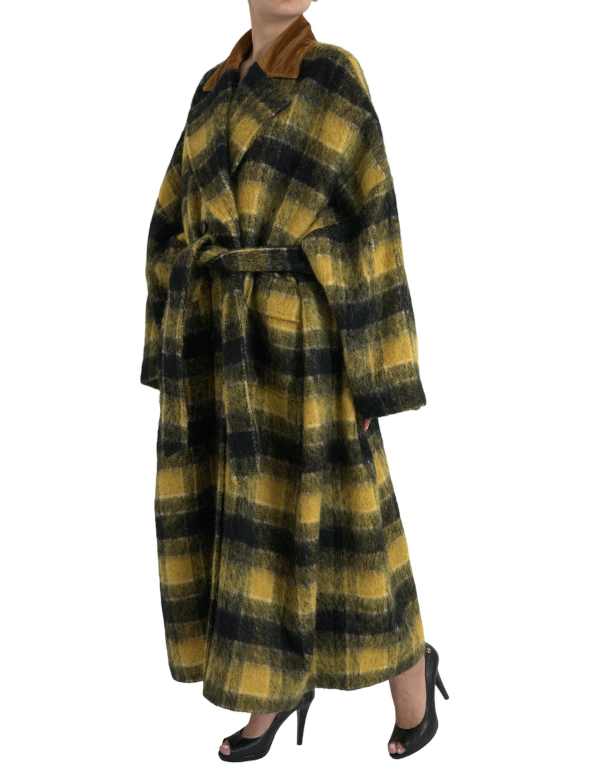 Manteau long à carreaux jaunes Dolce & Gabbana avec manches longues et col classique, élégant et tendance.