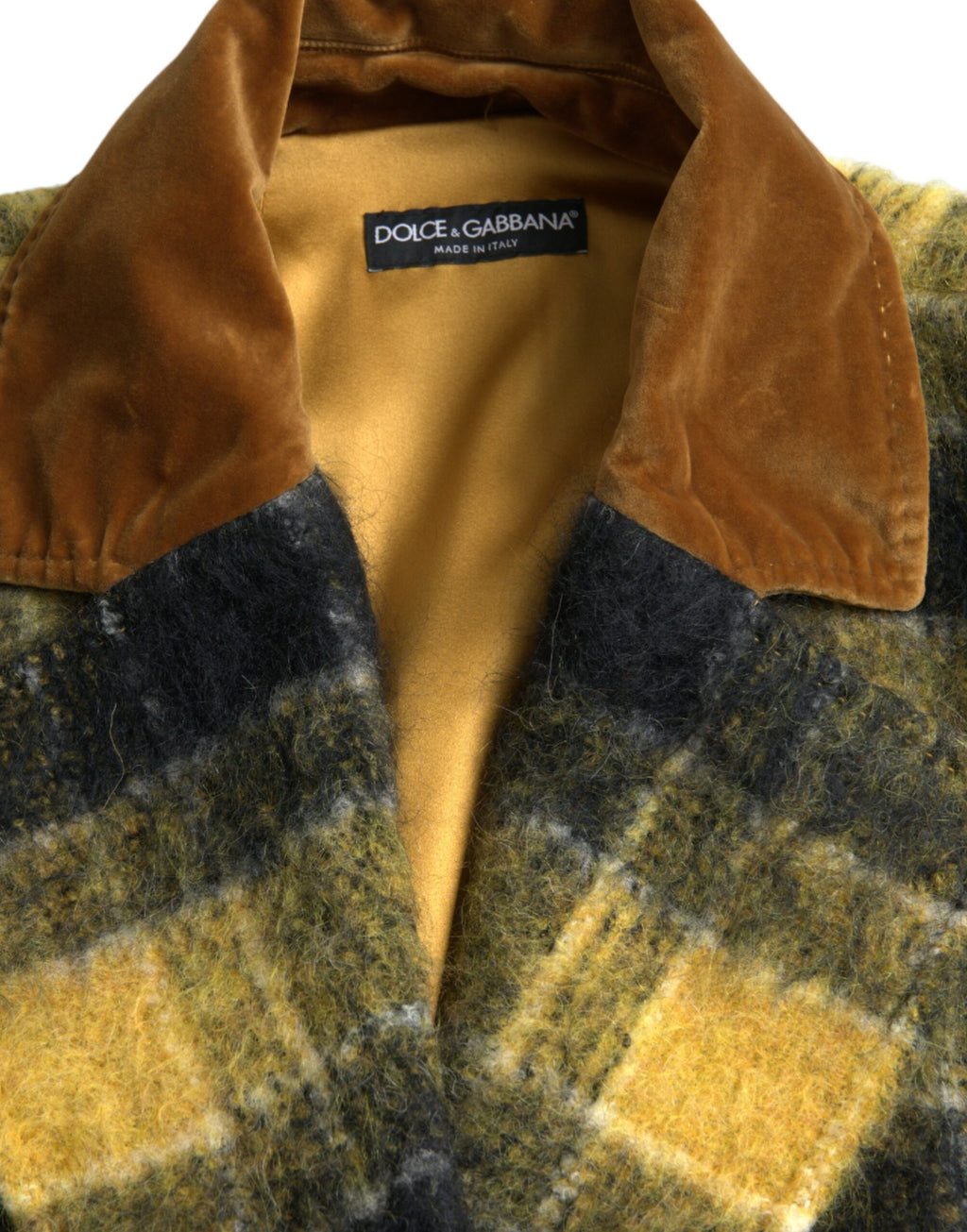 Manteau long à carreaux jaunes de Dolce & Gabbana avec manches longues et col classique, élégant et tendance.