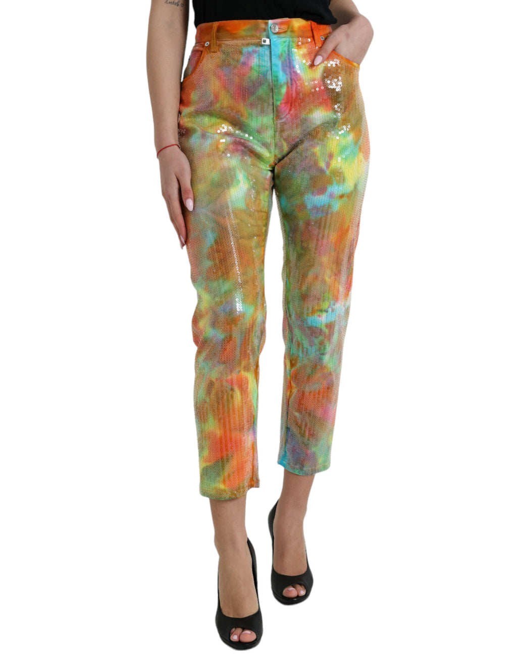 Pantalon court à taille haute Dolce & Gabbana, couture tie-dye multicolore avec sequins brillants.