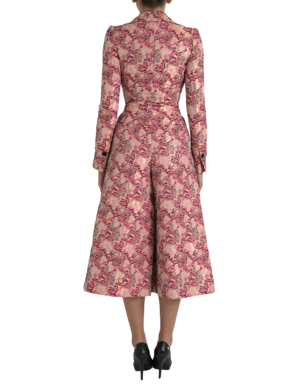 Costume deux pièces Dolce & Gabbana en jacquard floral rose, coupe slim fit, tissu élégant et détails sophistiqués.