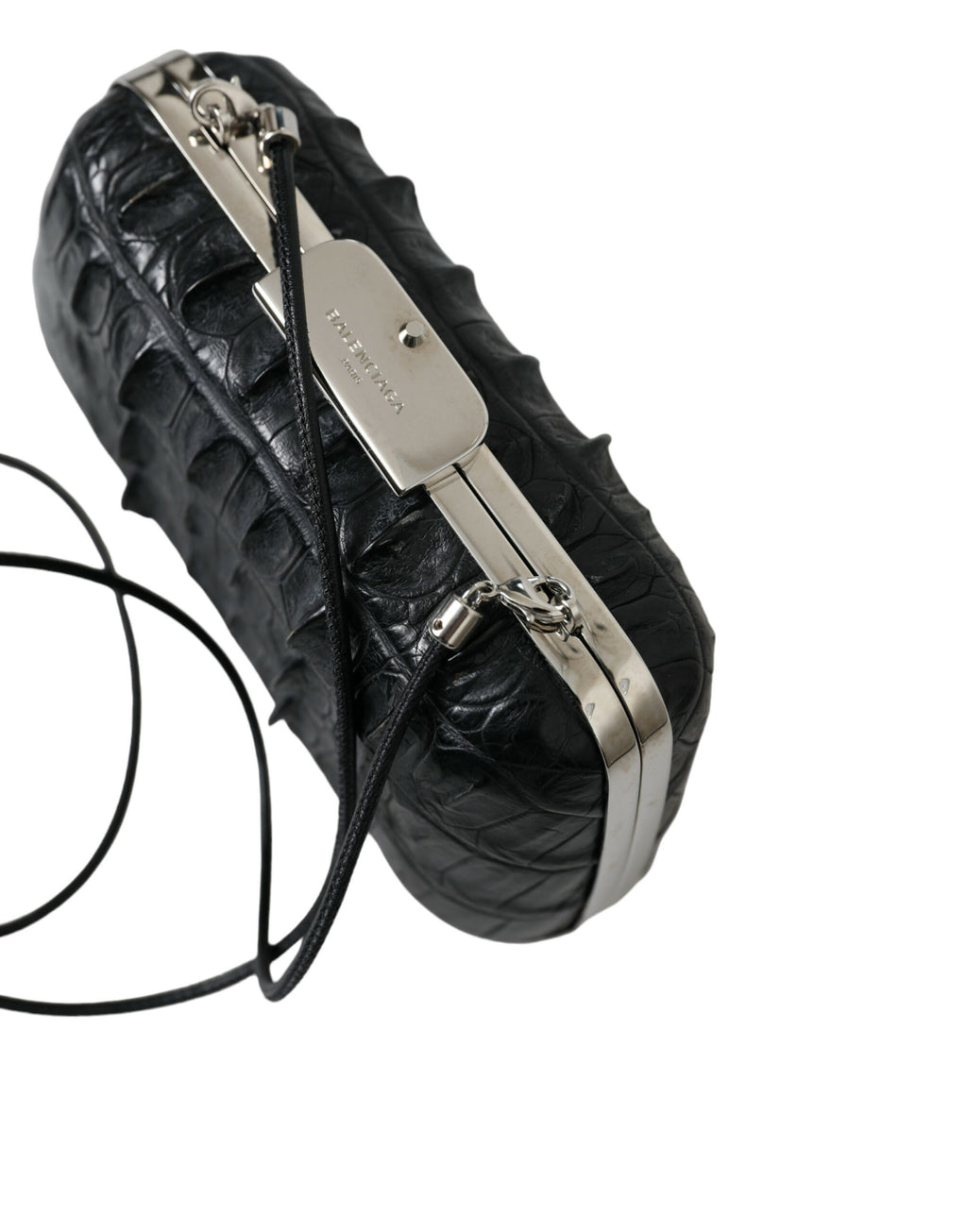 Sac clutch Balenciaga en cuir exotique noir avec bandoulière, format boîte, élégant et sophistiqué.