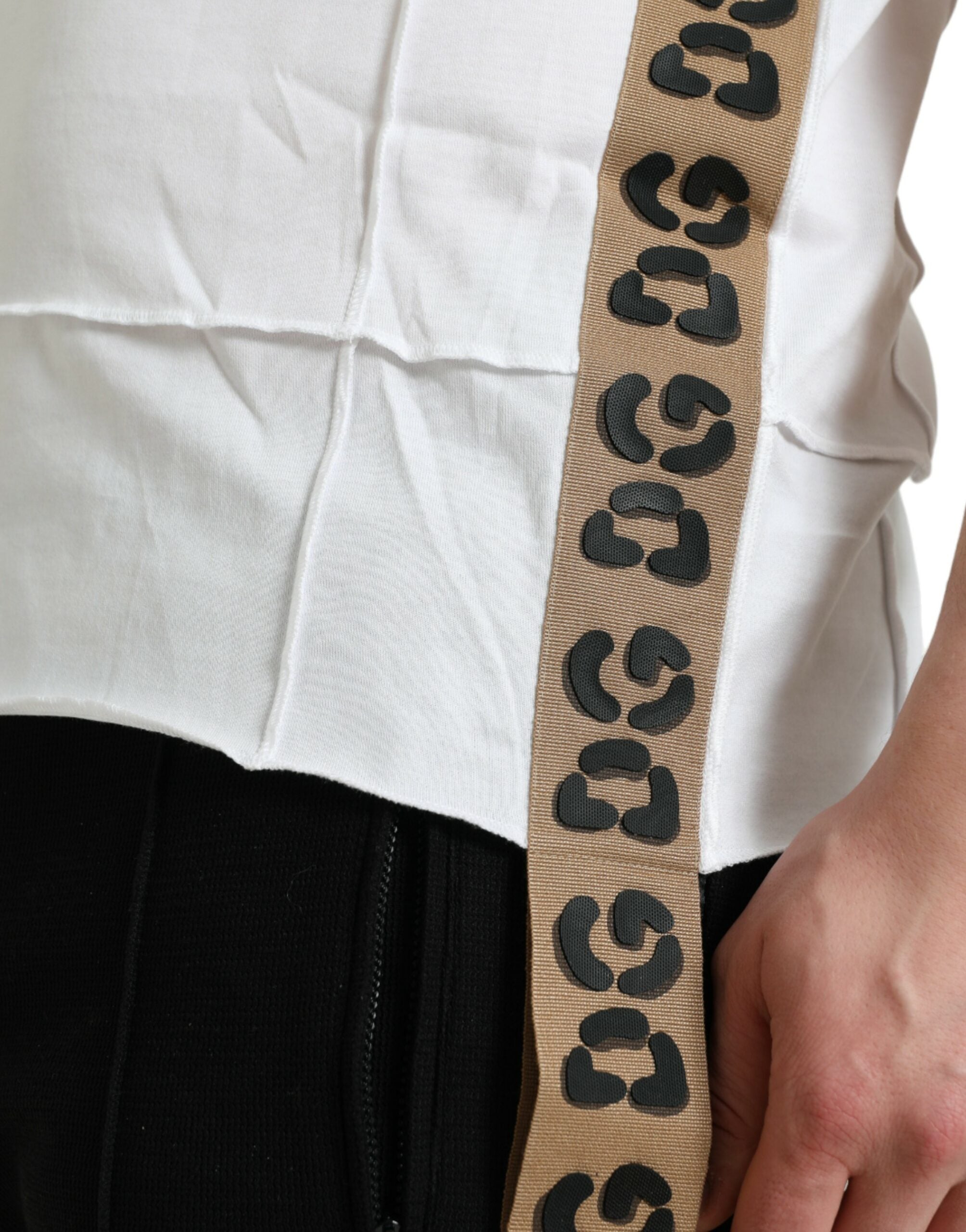 T-shirt blanc Dolce & Gabbana à logo, col rond à manches courtes, style décontracté et moderne.