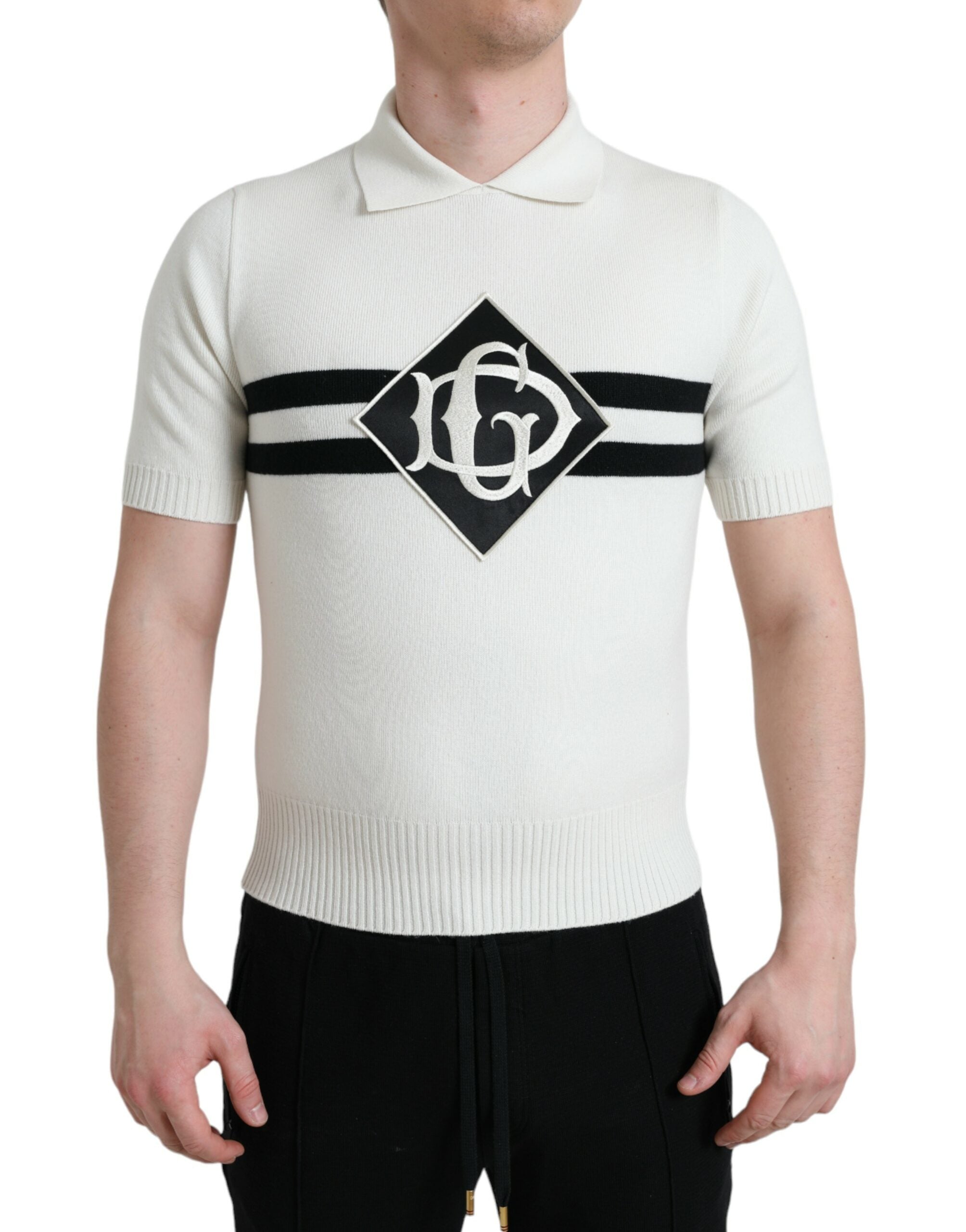Chemise henley blanche Dolce & Gabbana avec logo DG, col boutonné, coton doux, vue de face.