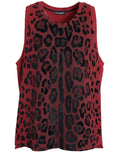 T-shirt sans manches Dolce & Gabbana à motif léopard rouge, style décontracté et été, visible en gros plan.