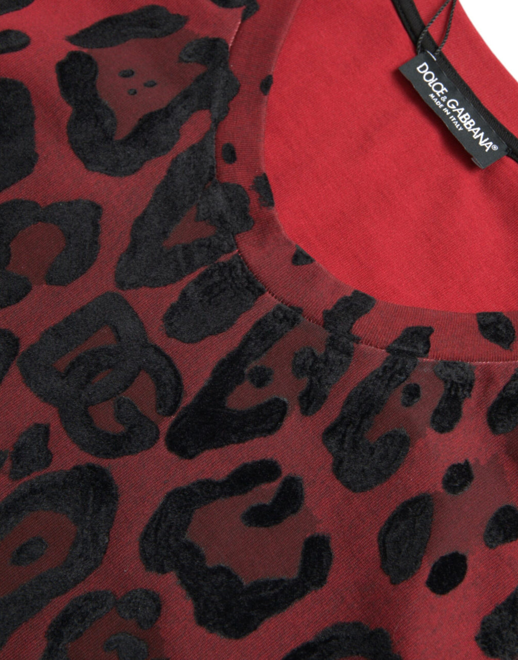 T-shirt sans manches Dolce & Gabbana à imprimé léopard rouge, style décontracté et élégant pour femmes.