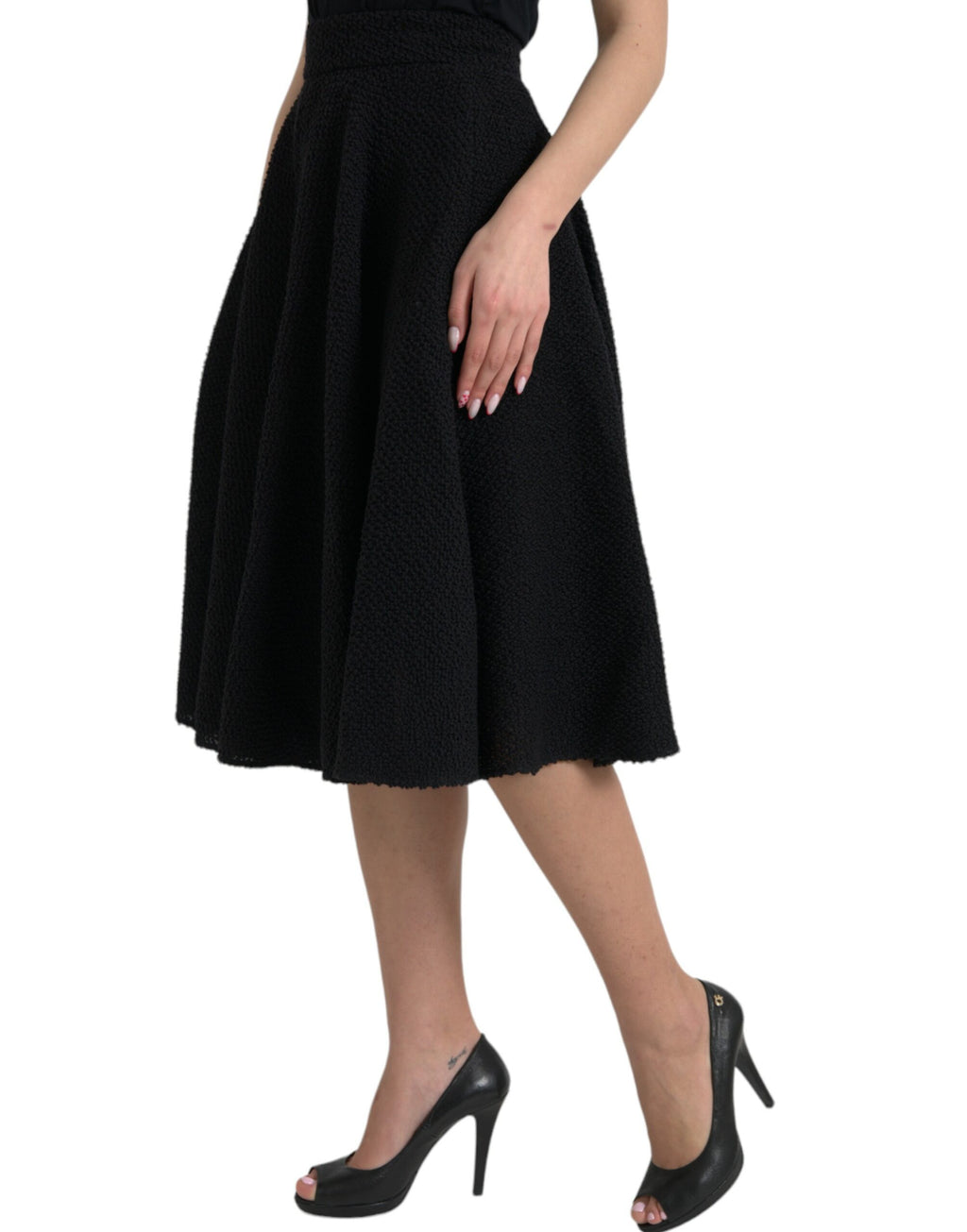 Jupe noire Dolce & Gabbana taille haute, coupe évasée, longueur au genou, en tissu élégant.