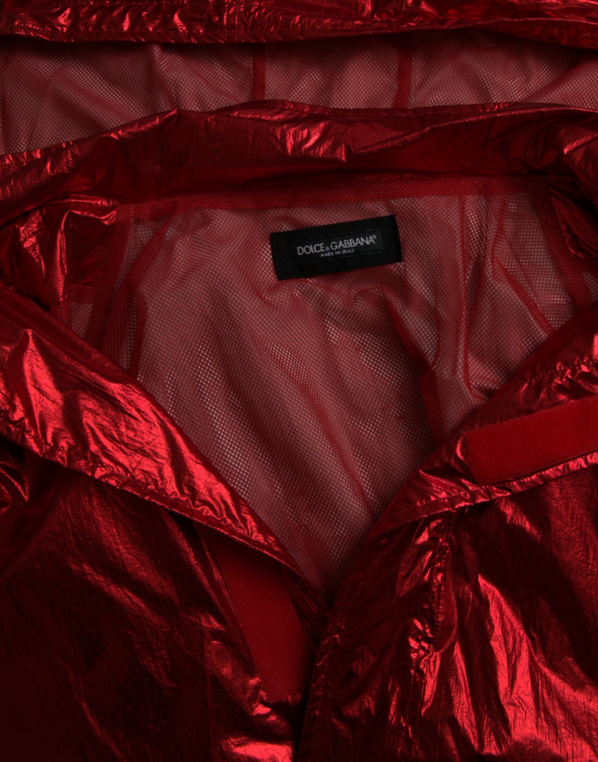 Sweatshirt à capuche en nylon rouge Dolce & Gabbana, veste décontractée avec poche kangourou et logo de la marque.