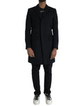 Manteau trench noir Dolce & Gabbana à simple boutonnage, classique et élégant, porté sur un modèle.