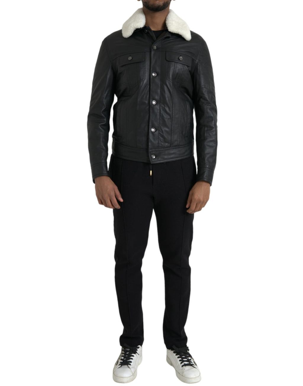 Veste en cuir noir Dolce & Gabbana avec col en fourrure, style biker, détails sophistiqués et coupe élégante.