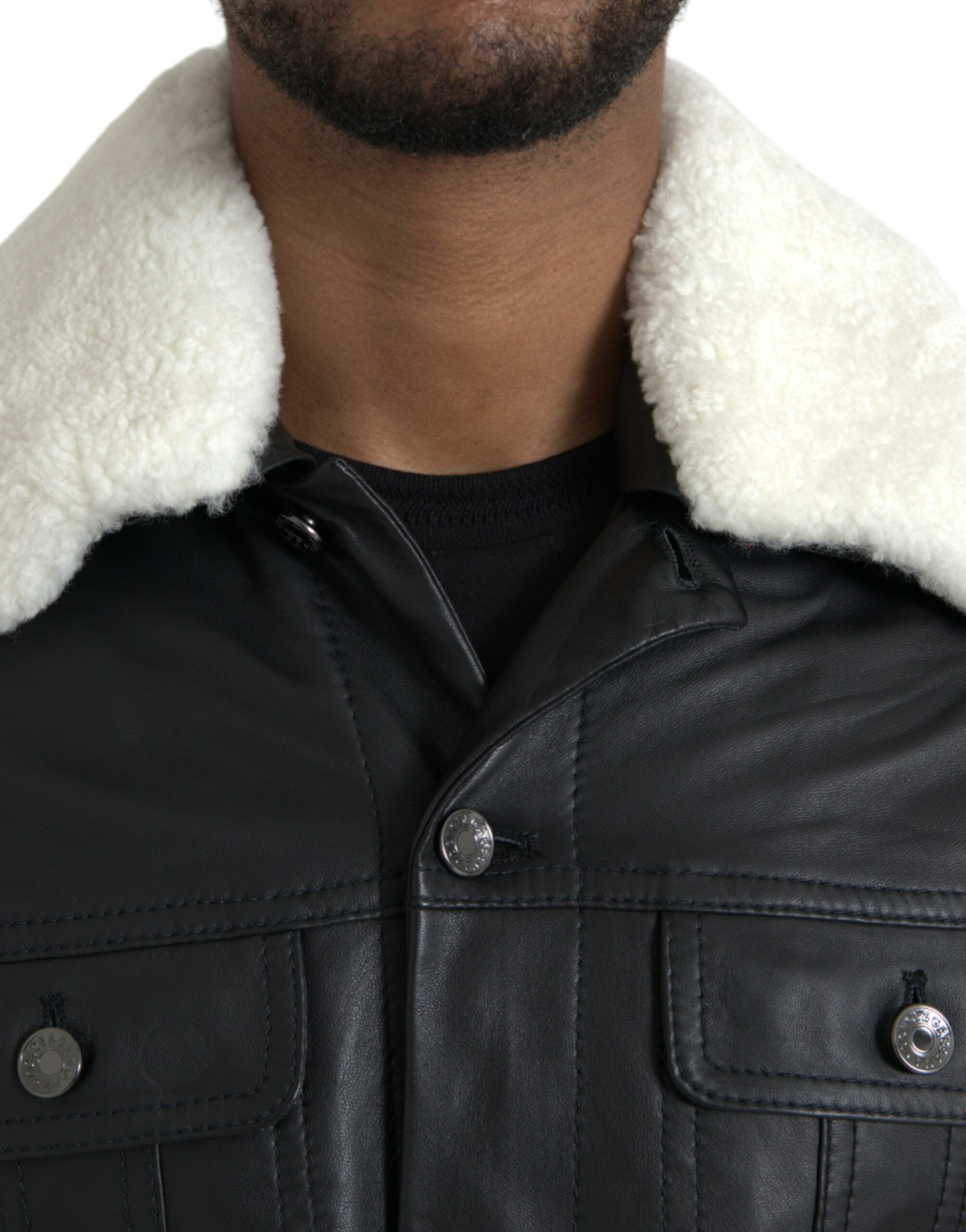Veste motard en cuir noir Dolce & Gabbana avec col en fourrure, style élégant et moderne, vue de face.