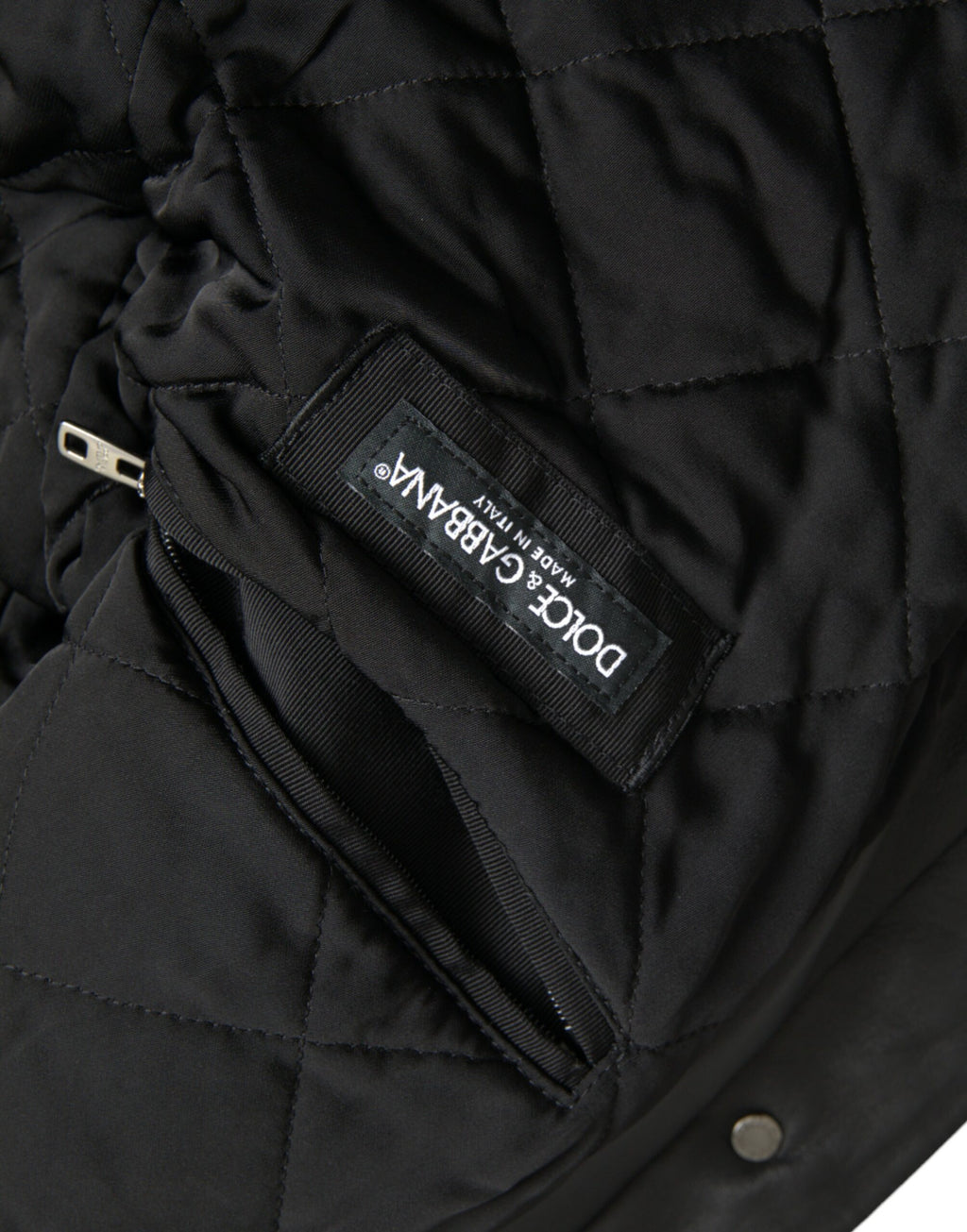 Manteau en cuir noir Dolce & Gabbana avec col en fourrure, veste biker élégante et sophistiquée.