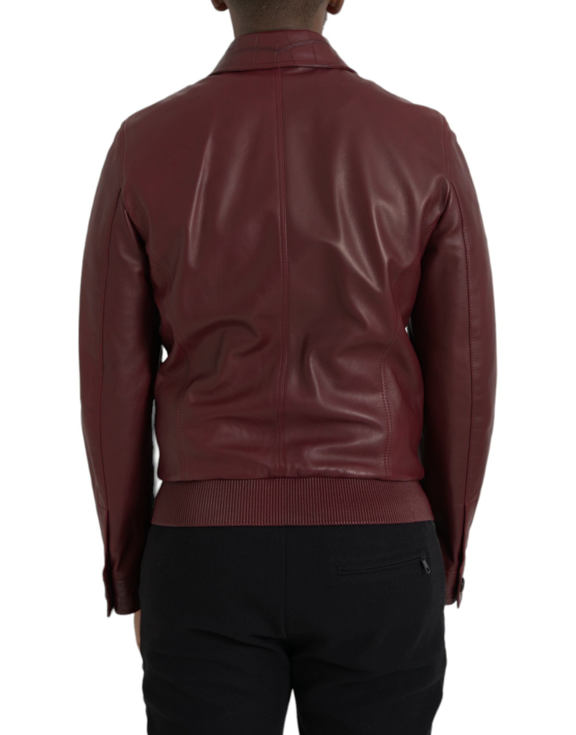 Veste en cuir exotique bordeaux de style biker de Dolce & Gabbana, avec fermeture éclair et design sophistiqué.