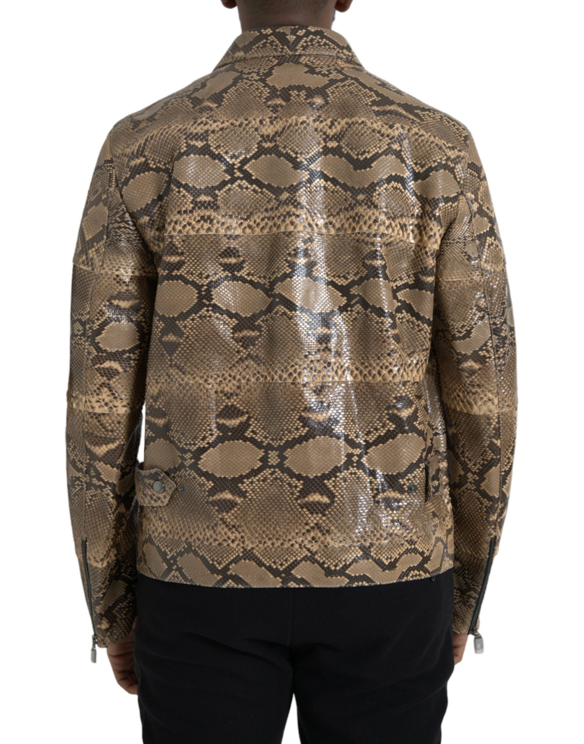 Blouson en cuir exotique beige de style motard Dolce & Gabbana, avec détails de finition élégants.